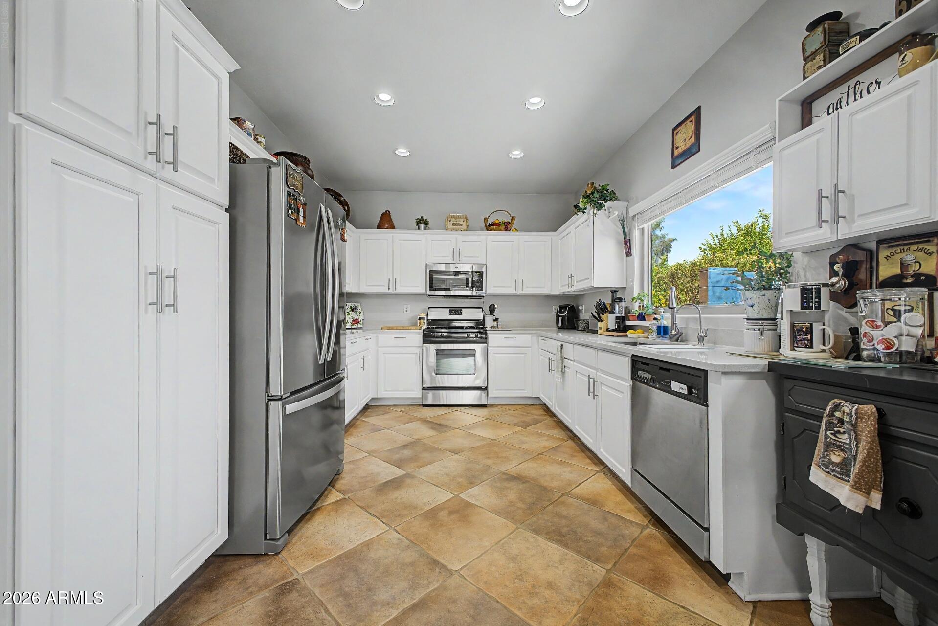 QUEENLAND MANOR - Residential