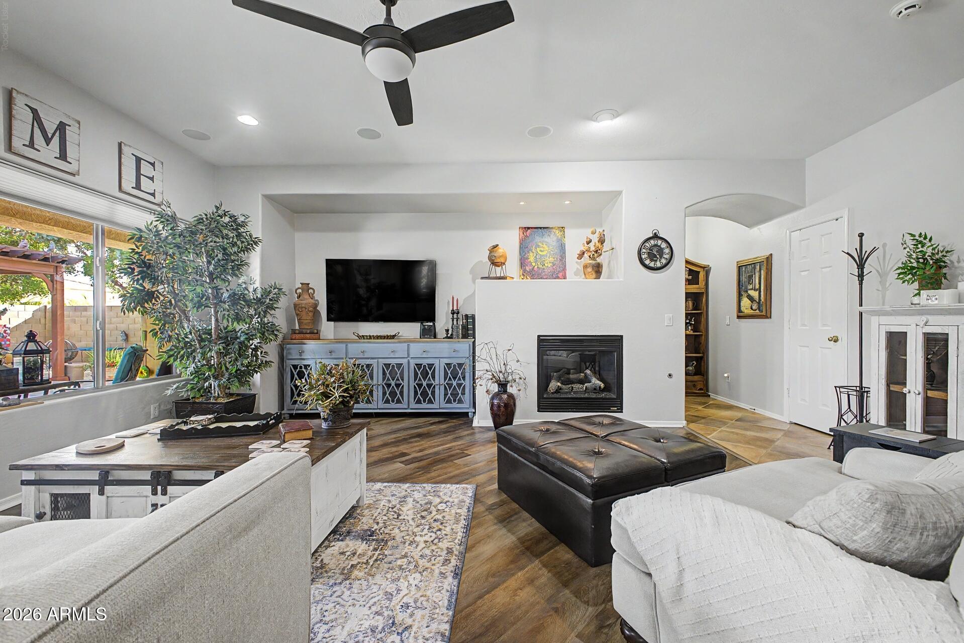 QUEENLAND MANOR - Residential