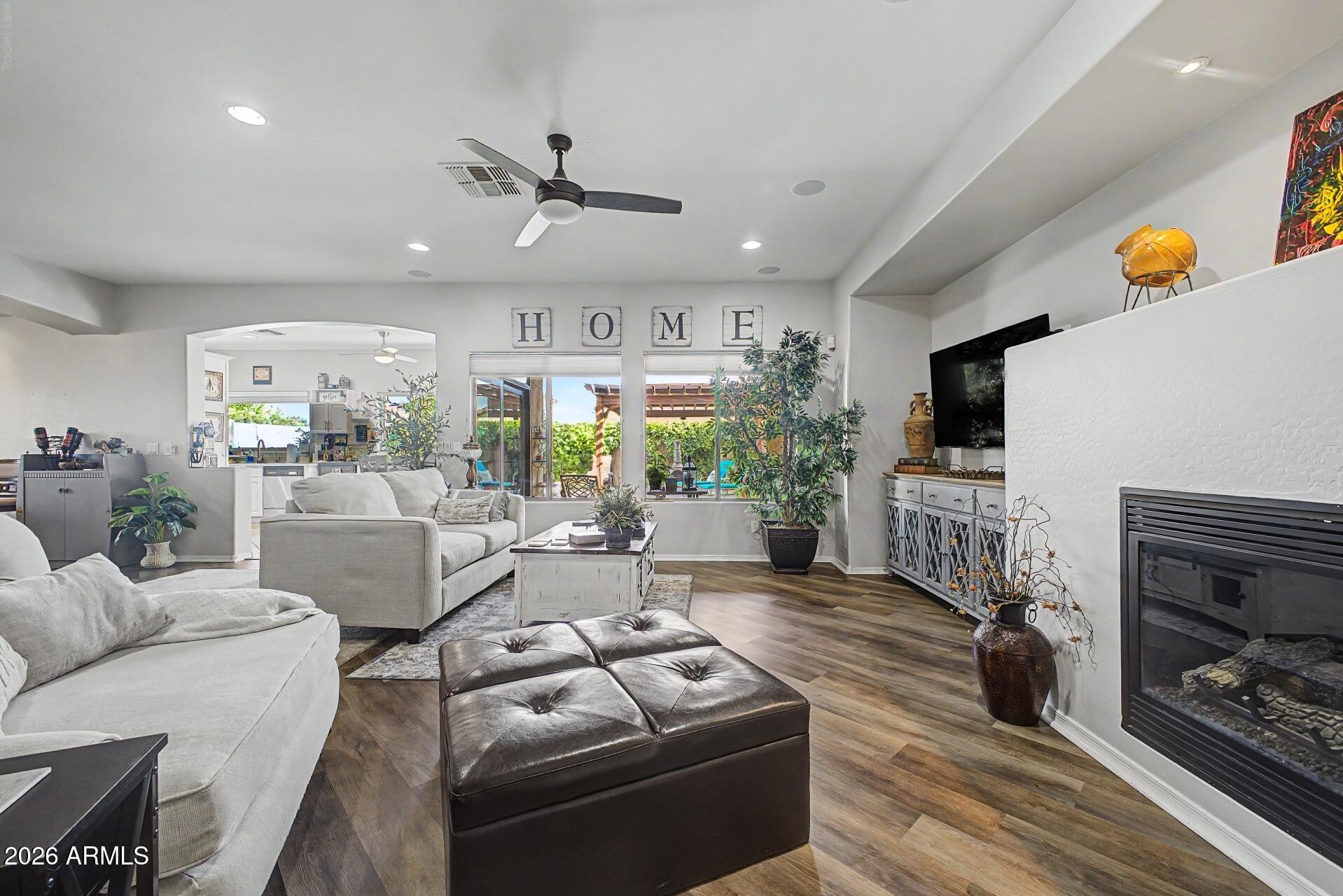 QUEENLAND MANOR - Residential