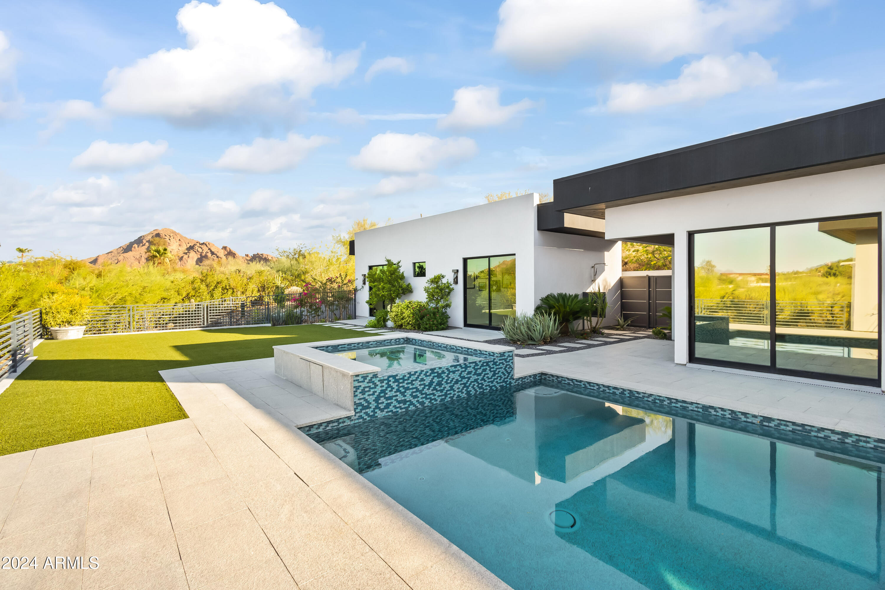 LINCOLN RIDGE - Residential