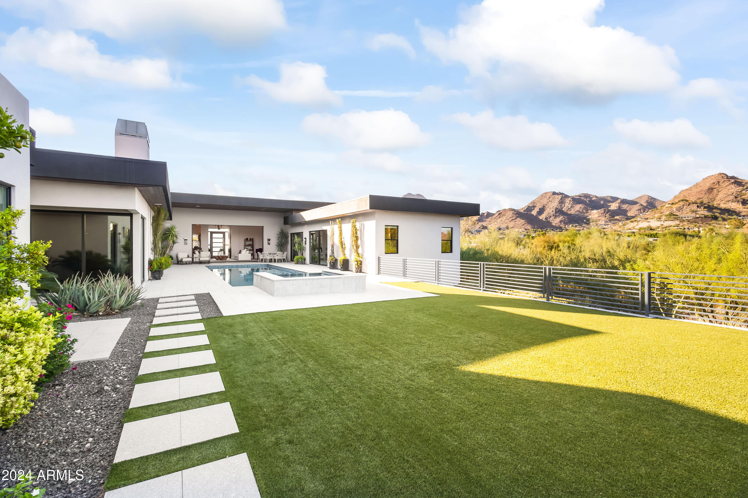 LINCOLN RIDGE - Residential