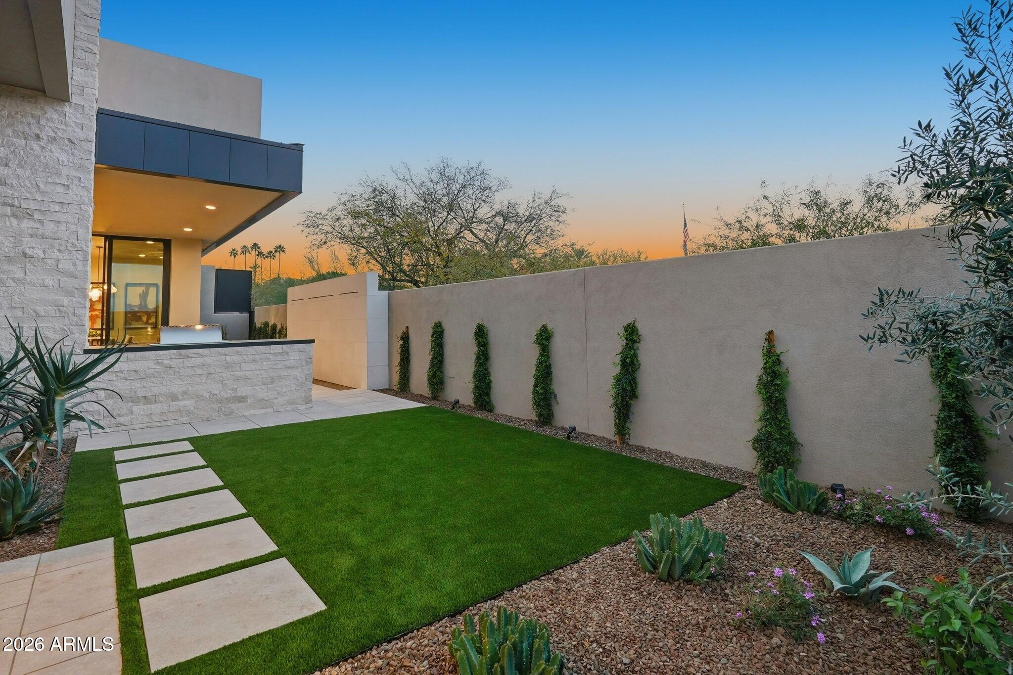 PHOENICIAN - Residential