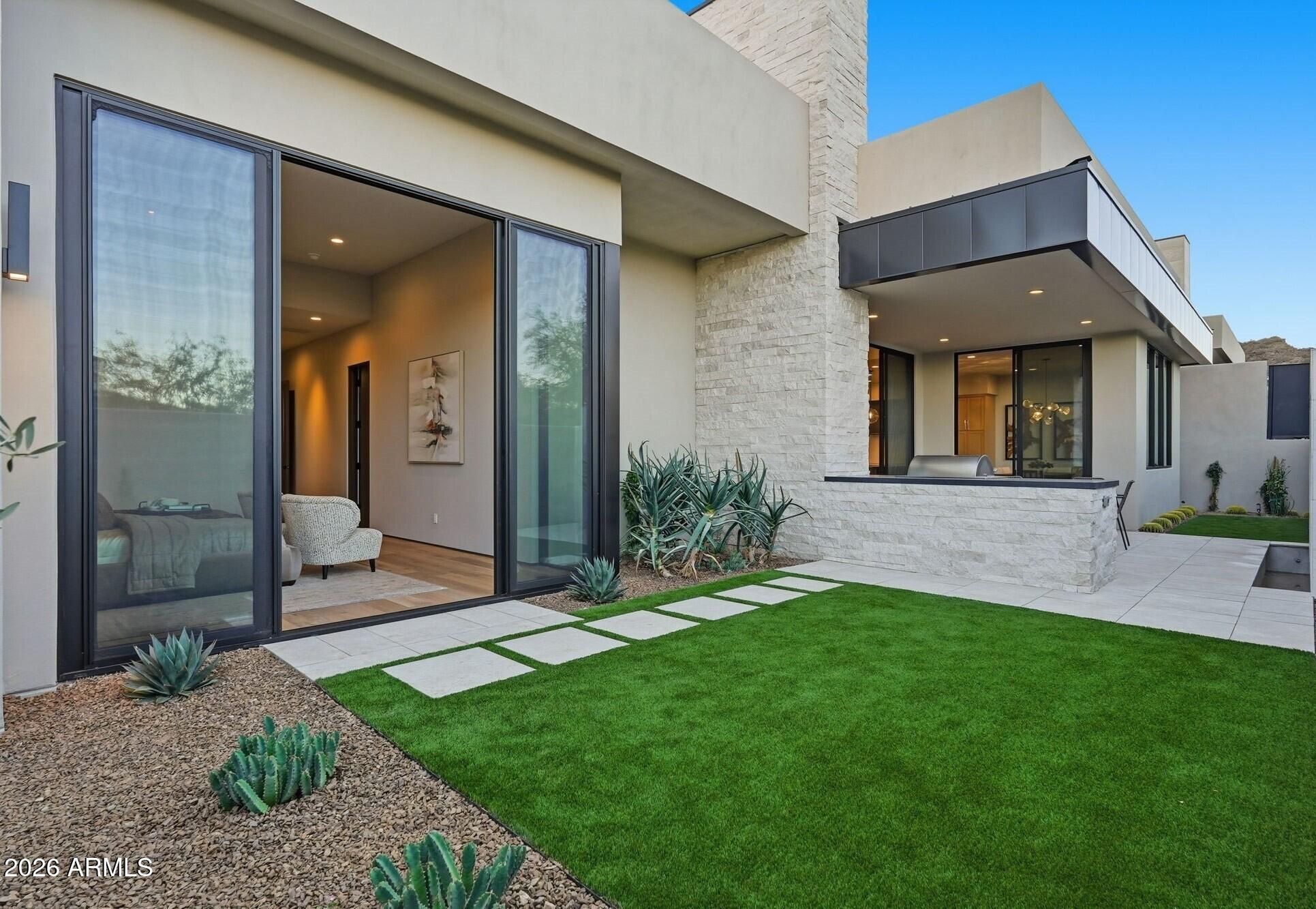PHOENICIAN - Residential