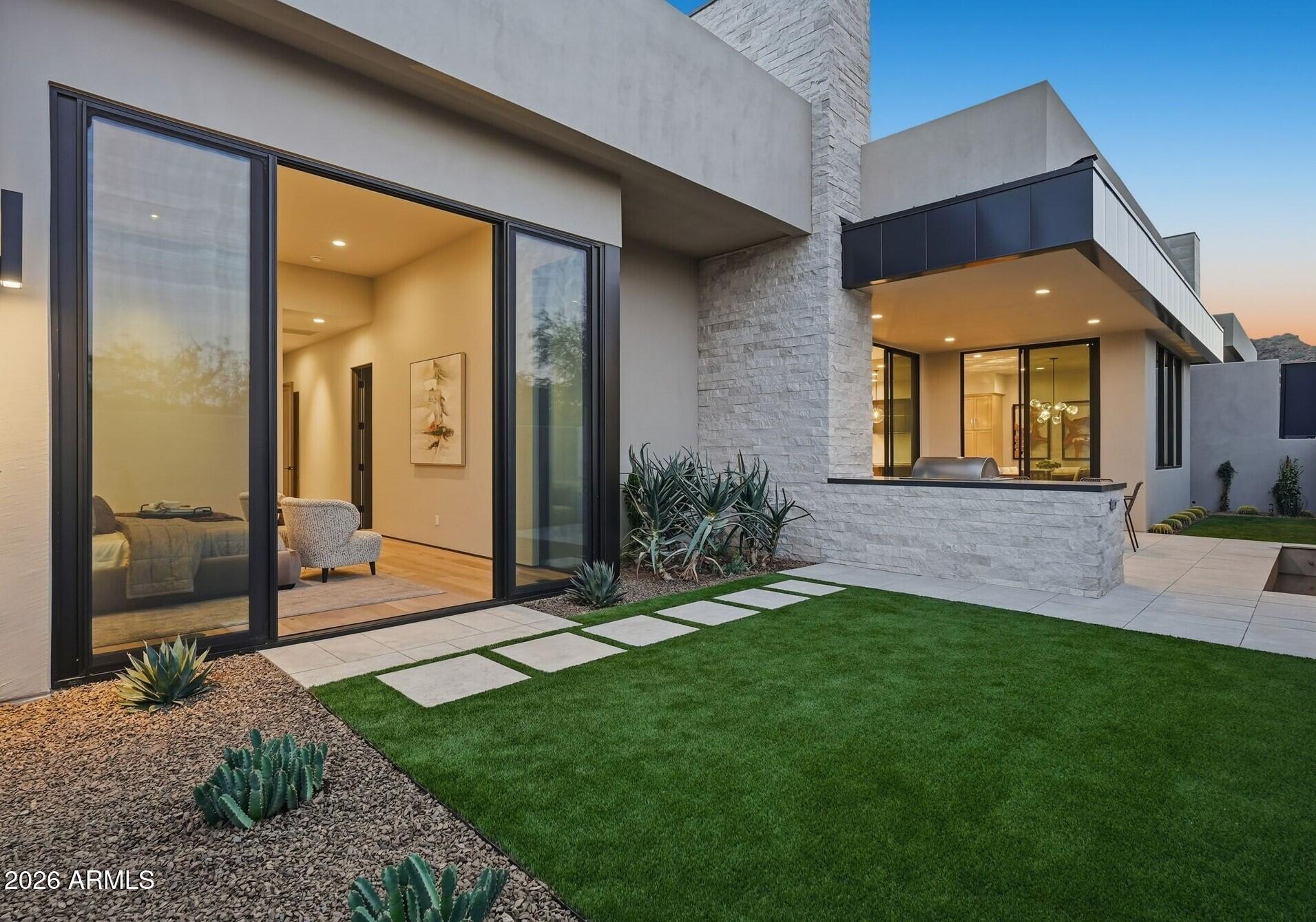 PHOENICIAN - Residential