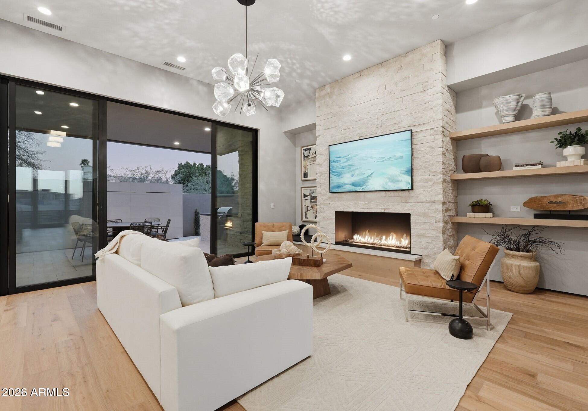 PHOENICIAN - Residential