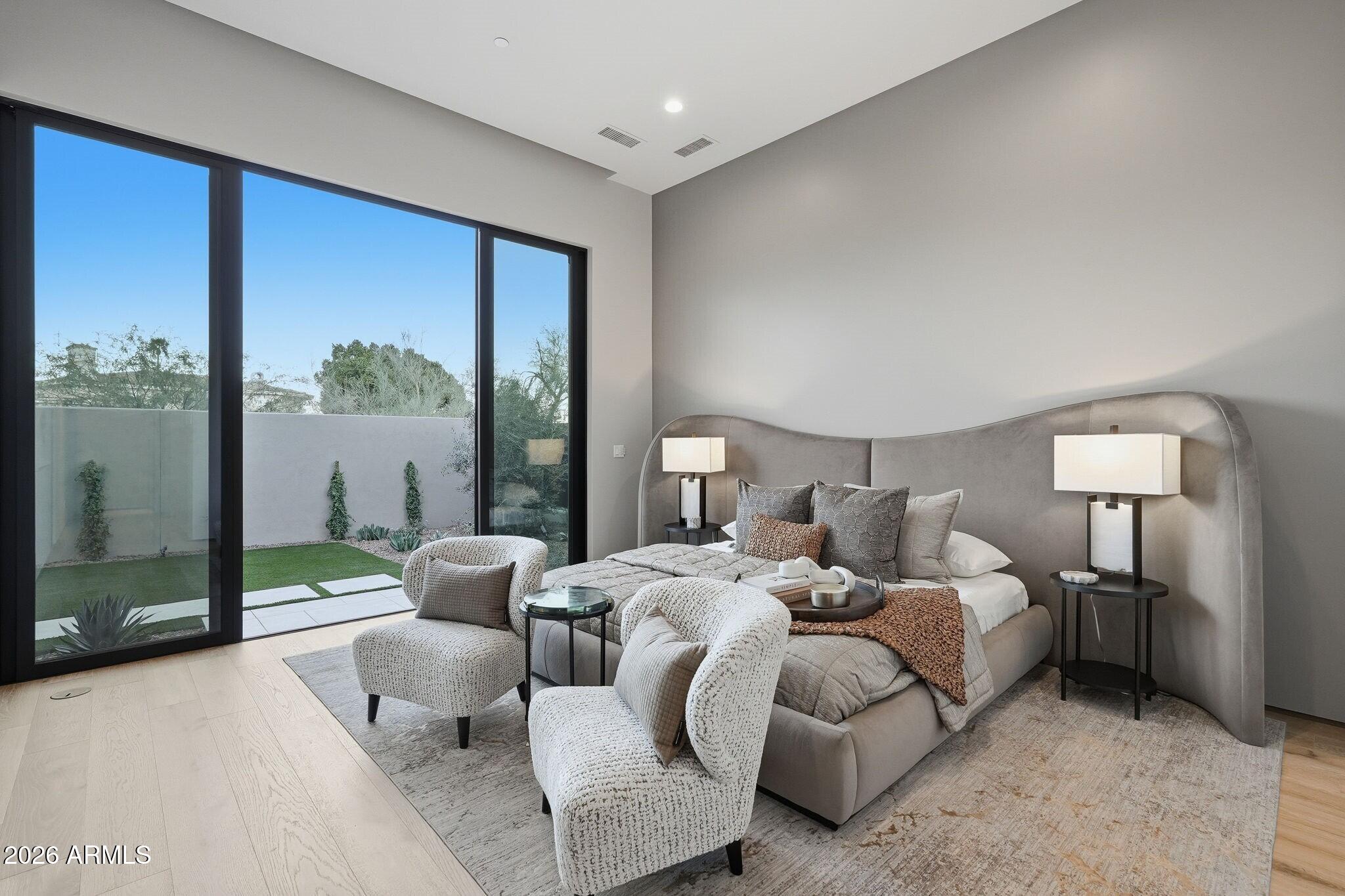 PHOENICIAN - Residential