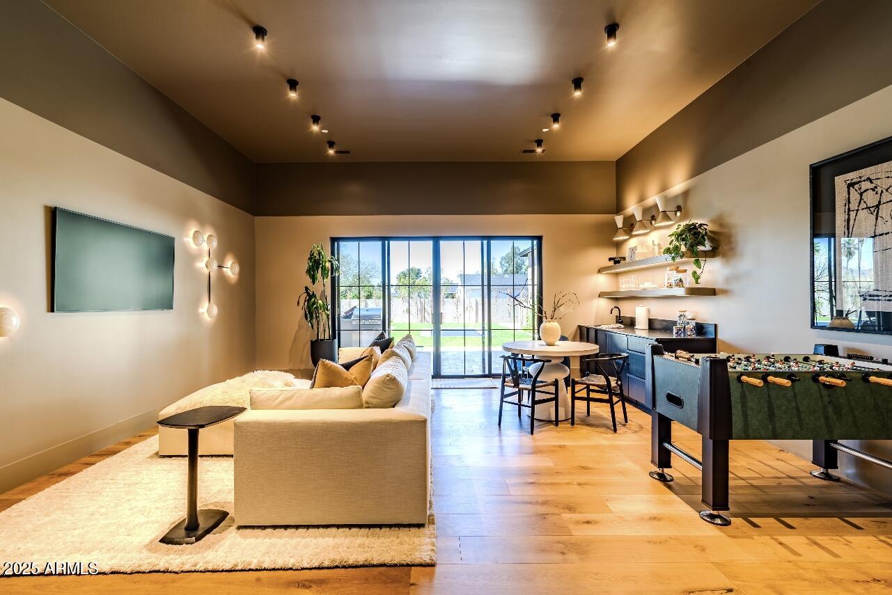 SUNBURST FARMS EAST - Residential