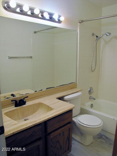 QUAIL HOLLOW - Residential Lease