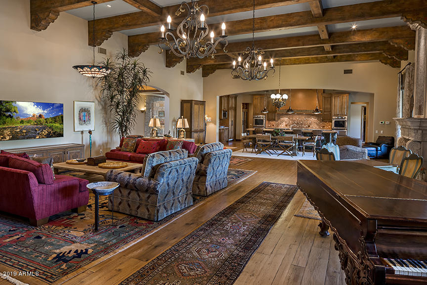 CAMELBACK COUNTRY CLUB ESTATES - Residential