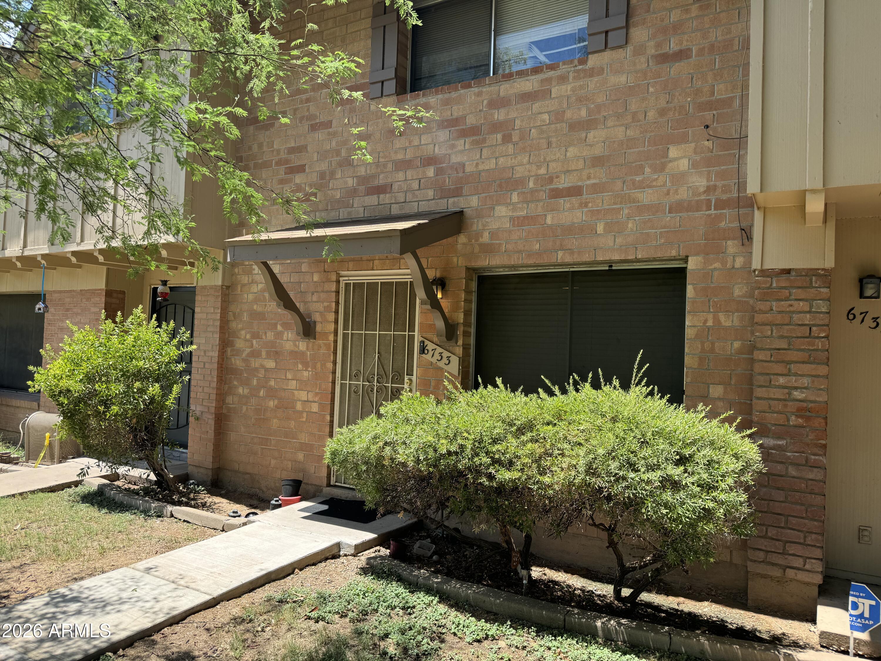 WEST PLAZA TOWNHOUSE UNIT 2 RESUBDIVISION - Residential