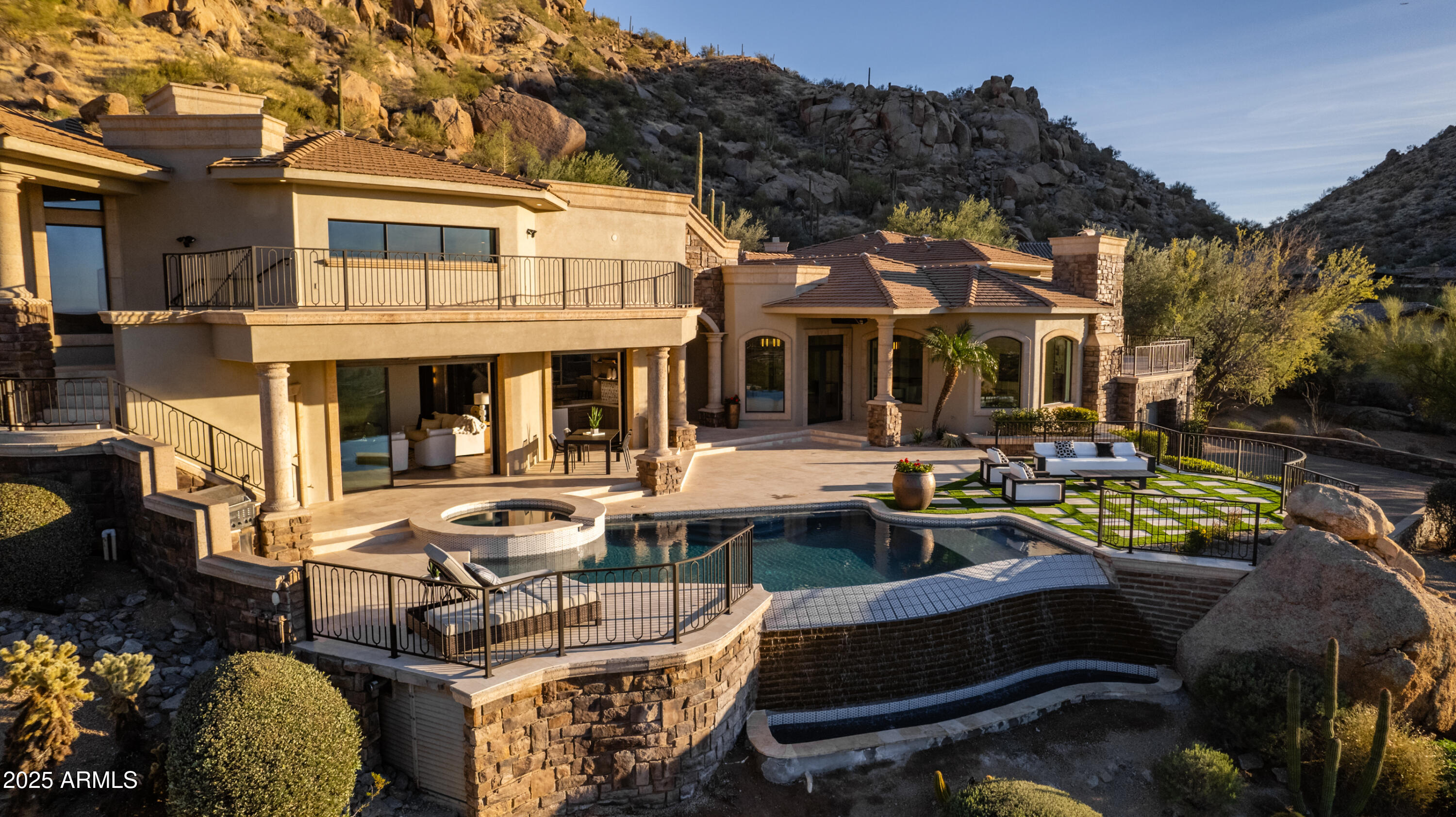 ESTANCIA - Residential