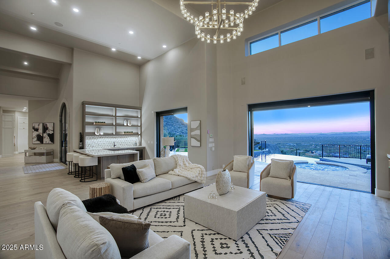 ESTANCIA - Residential
