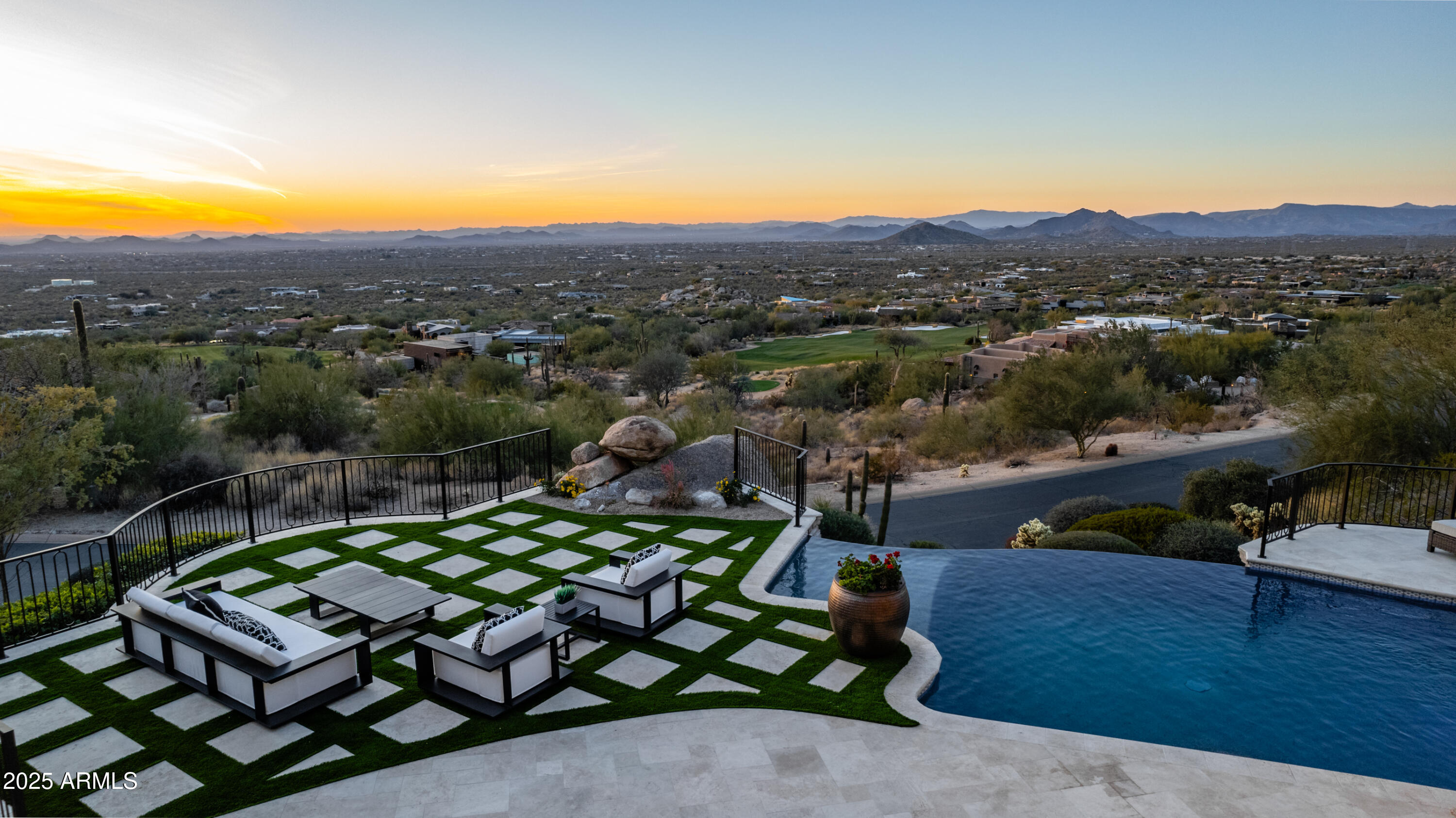 ESTANCIA - Residential