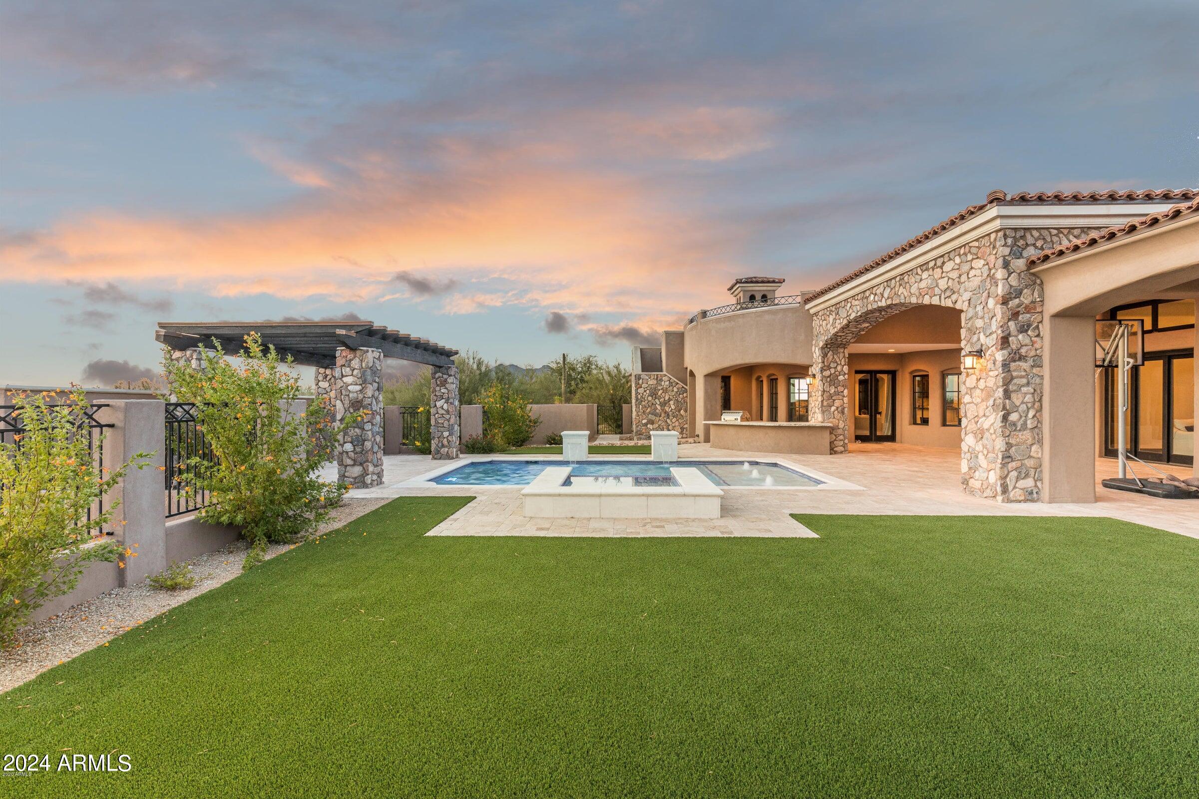 WHISPER ROCK - Residential