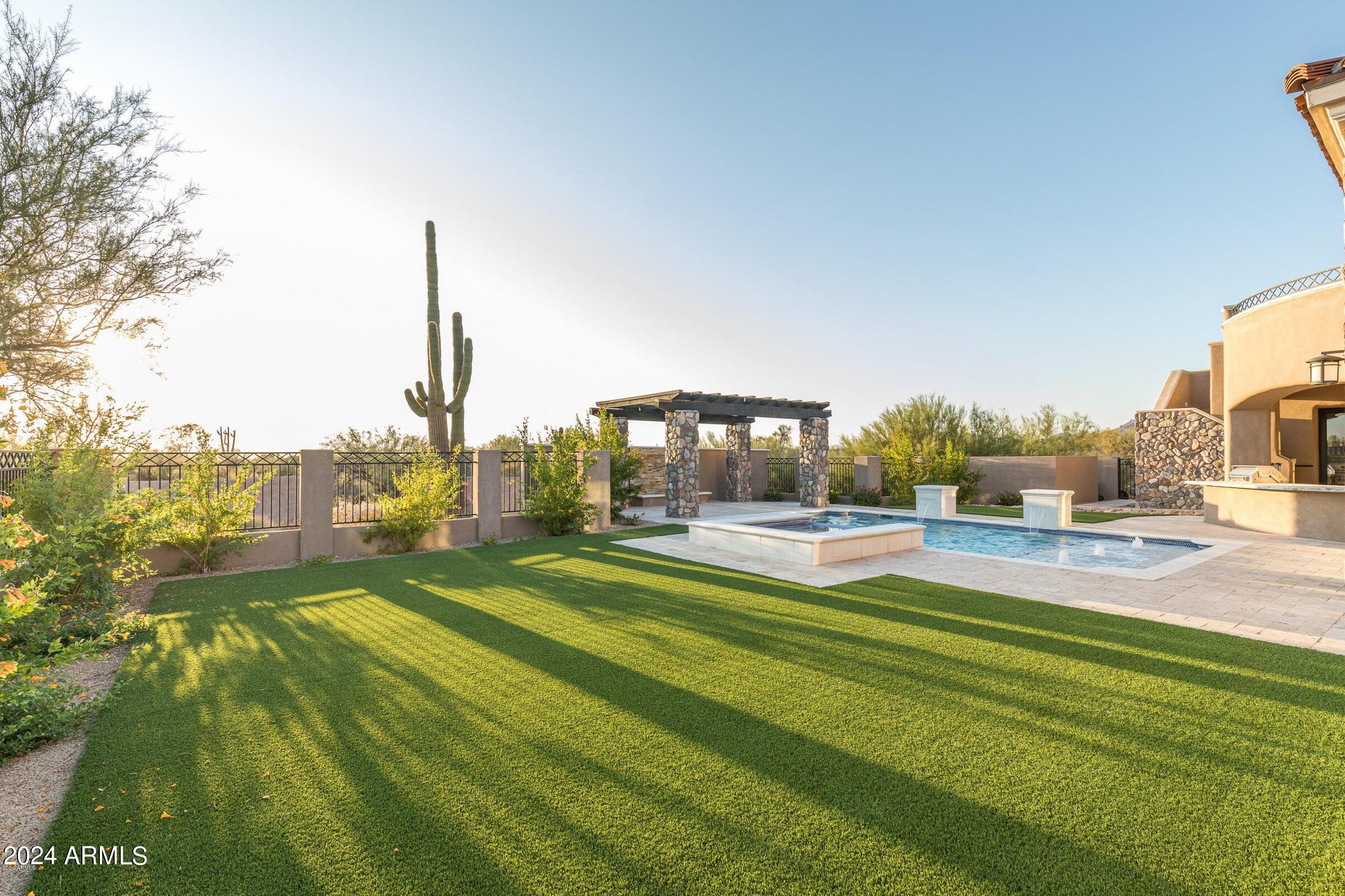 WHISPER ROCK - Residential