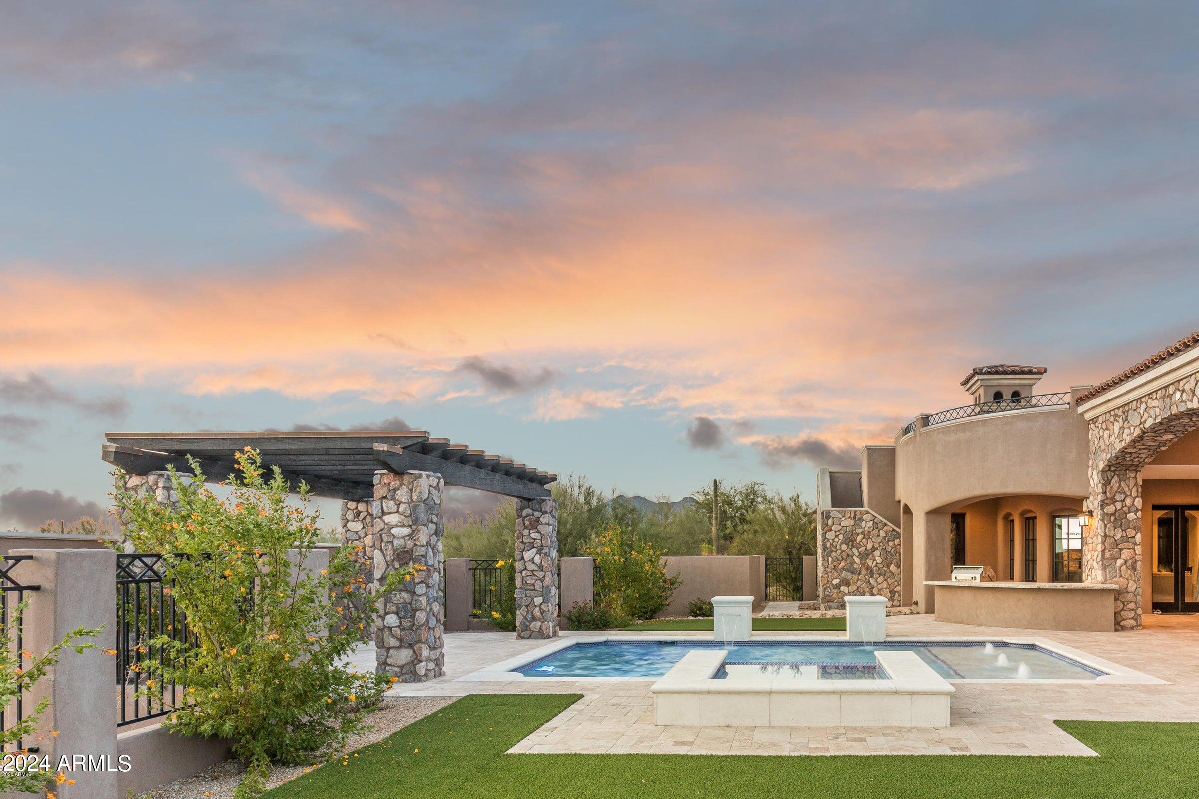 WHISPER ROCK - Residential