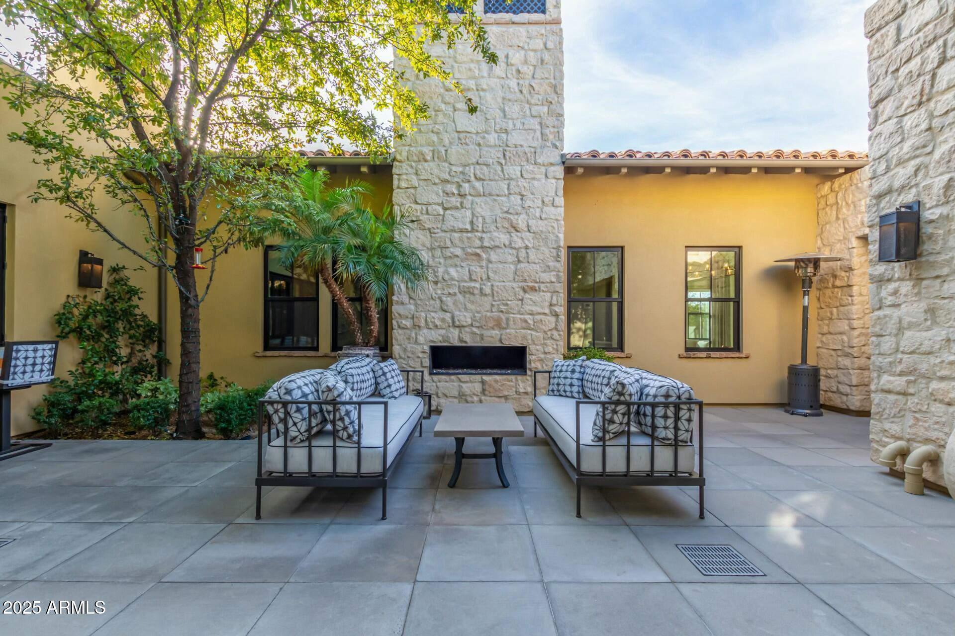 WHITE HORSE - Residential