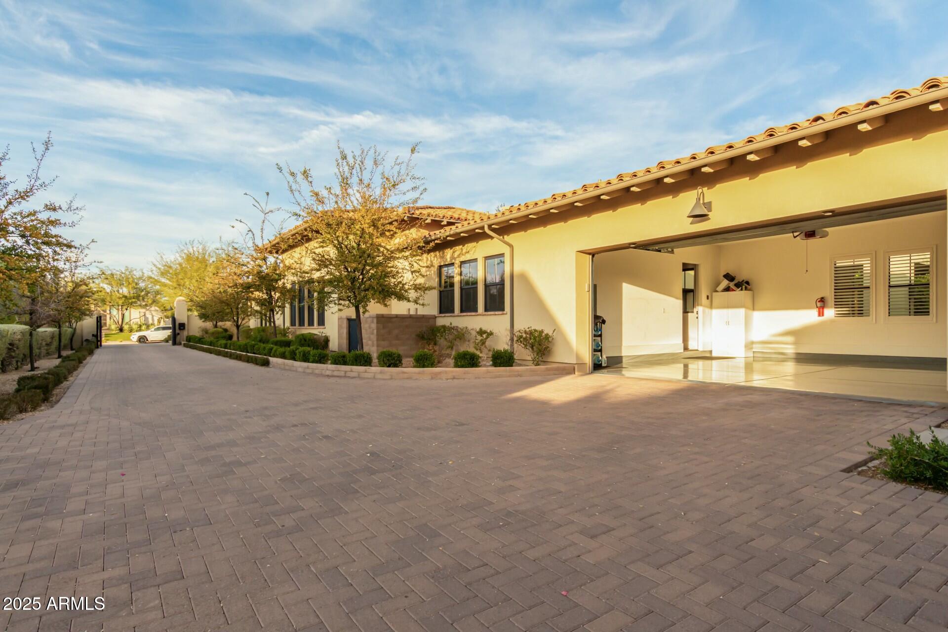 WHITE HORSE - Residential