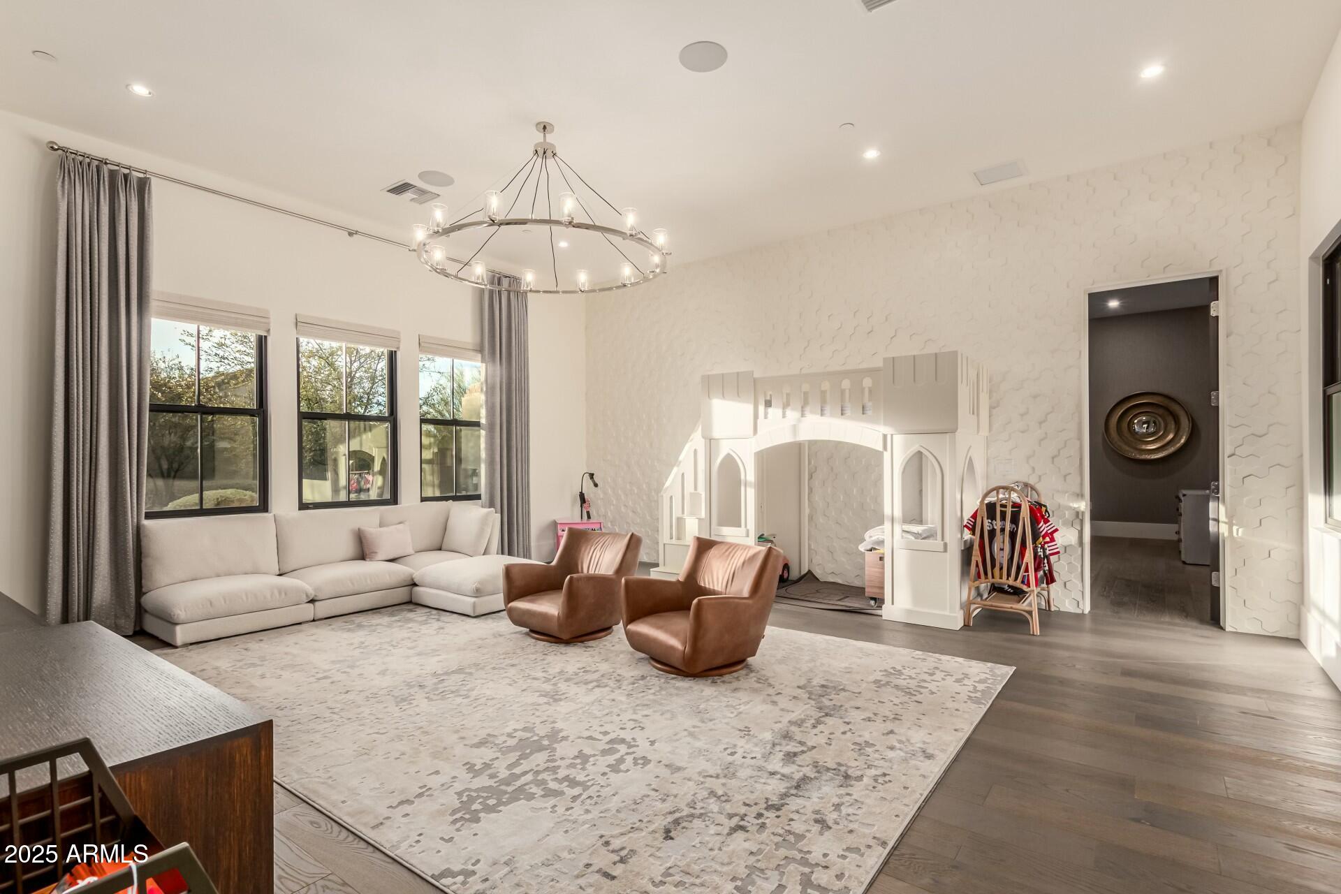WHITE HORSE - Residential
