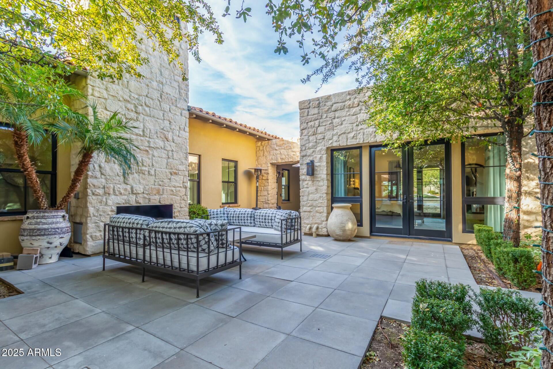 WHITE HORSE - Residential