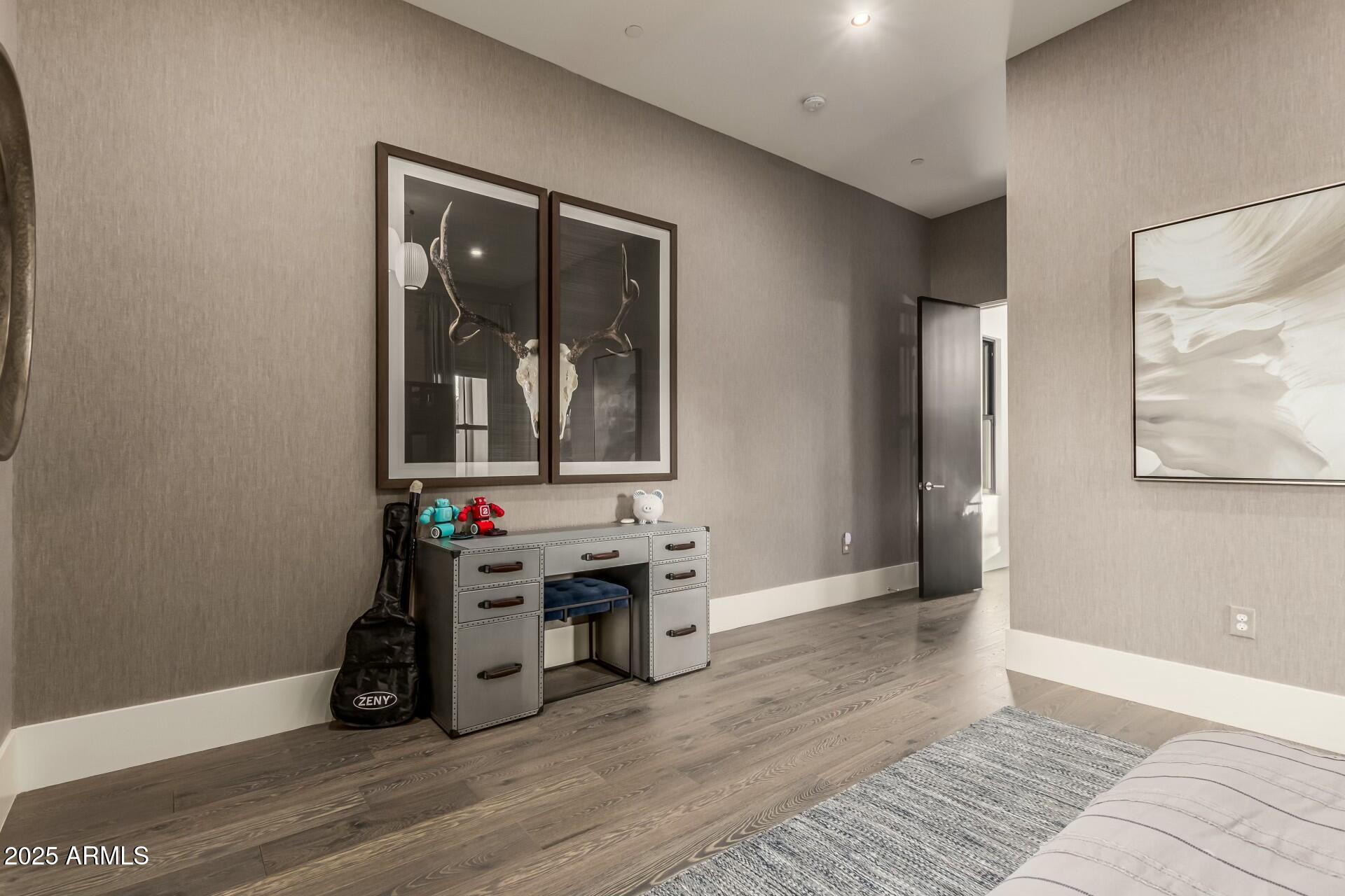WHITE HORSE - Residential