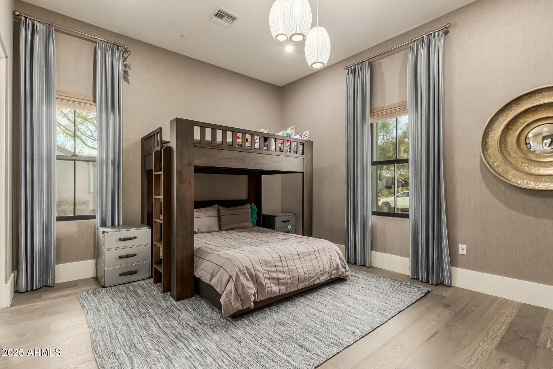 WHITE HORSE - Residential
