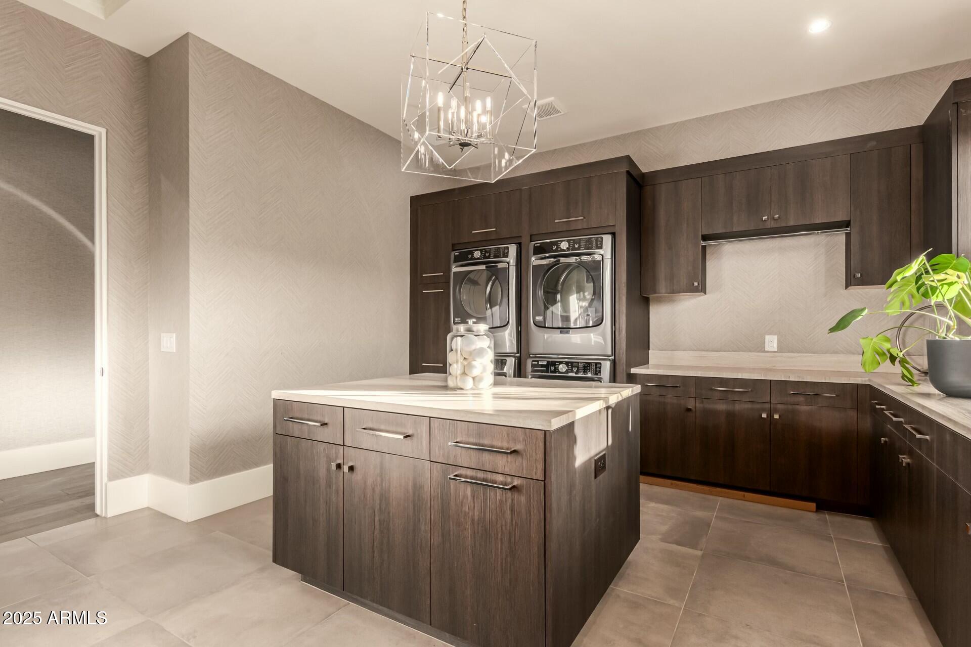 WHITE HORSE - Residential