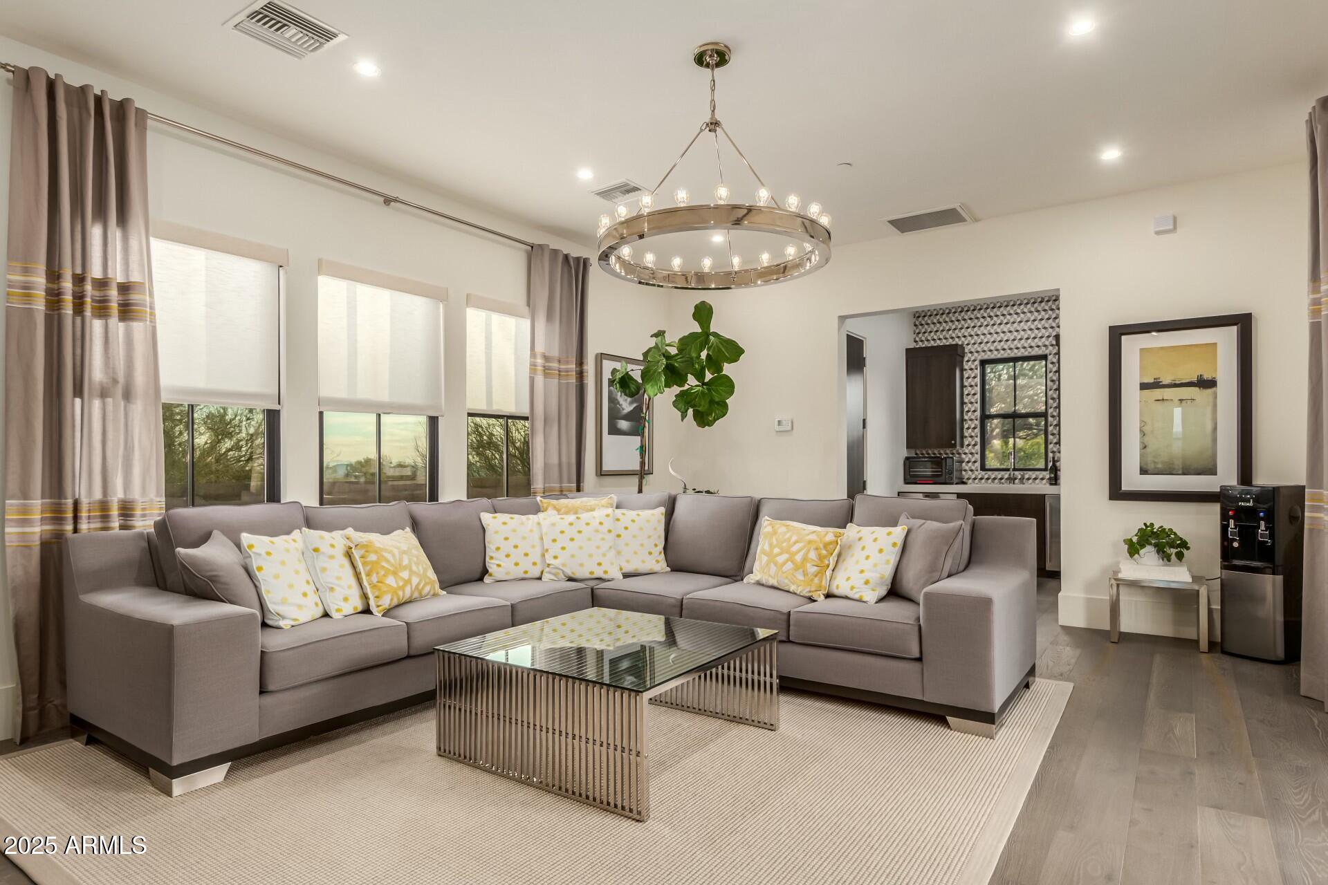 WHITE HORSE - Residential
