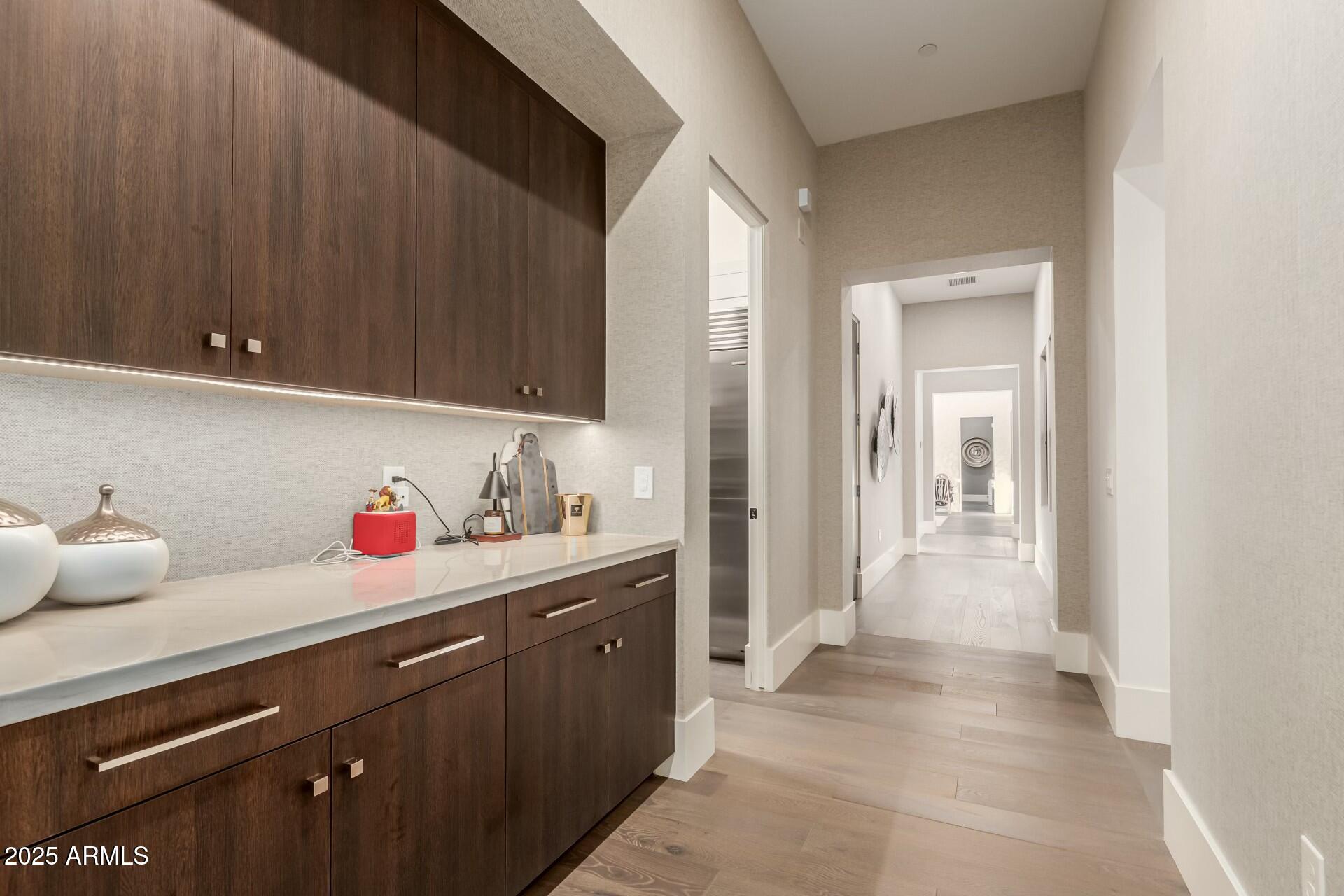 WHITE HORSE - Residential
