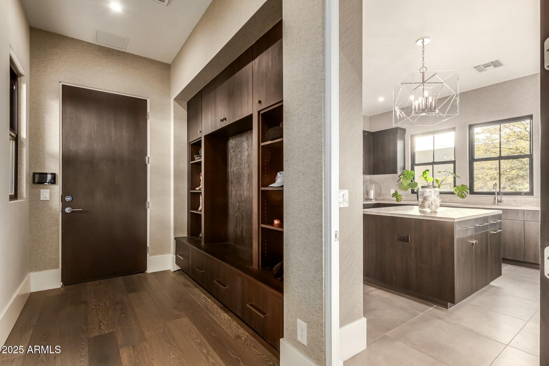WHITE HORSE - Residential