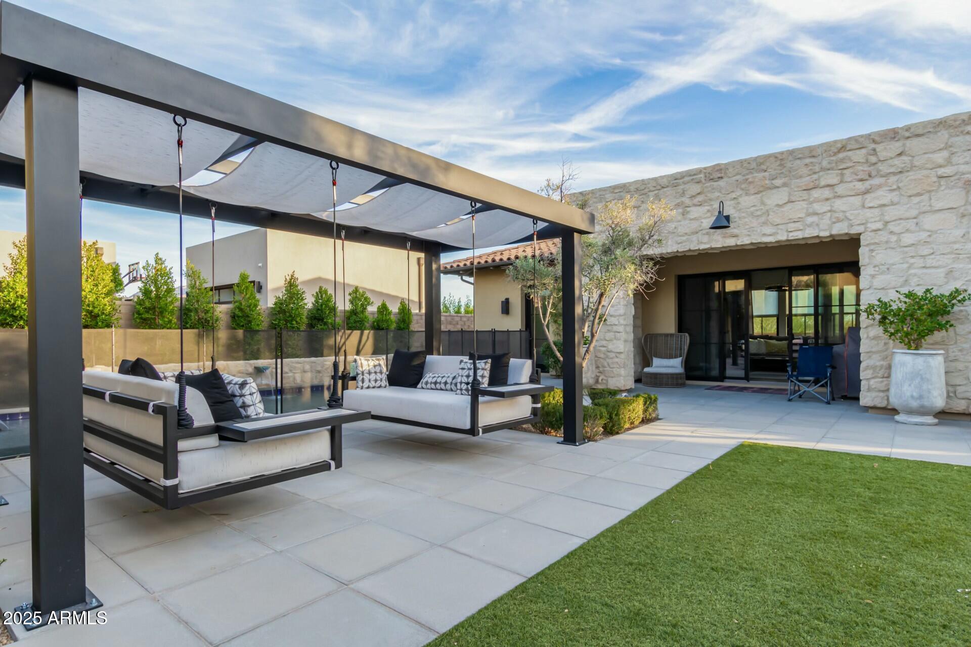 WHITE HORSE - Residential