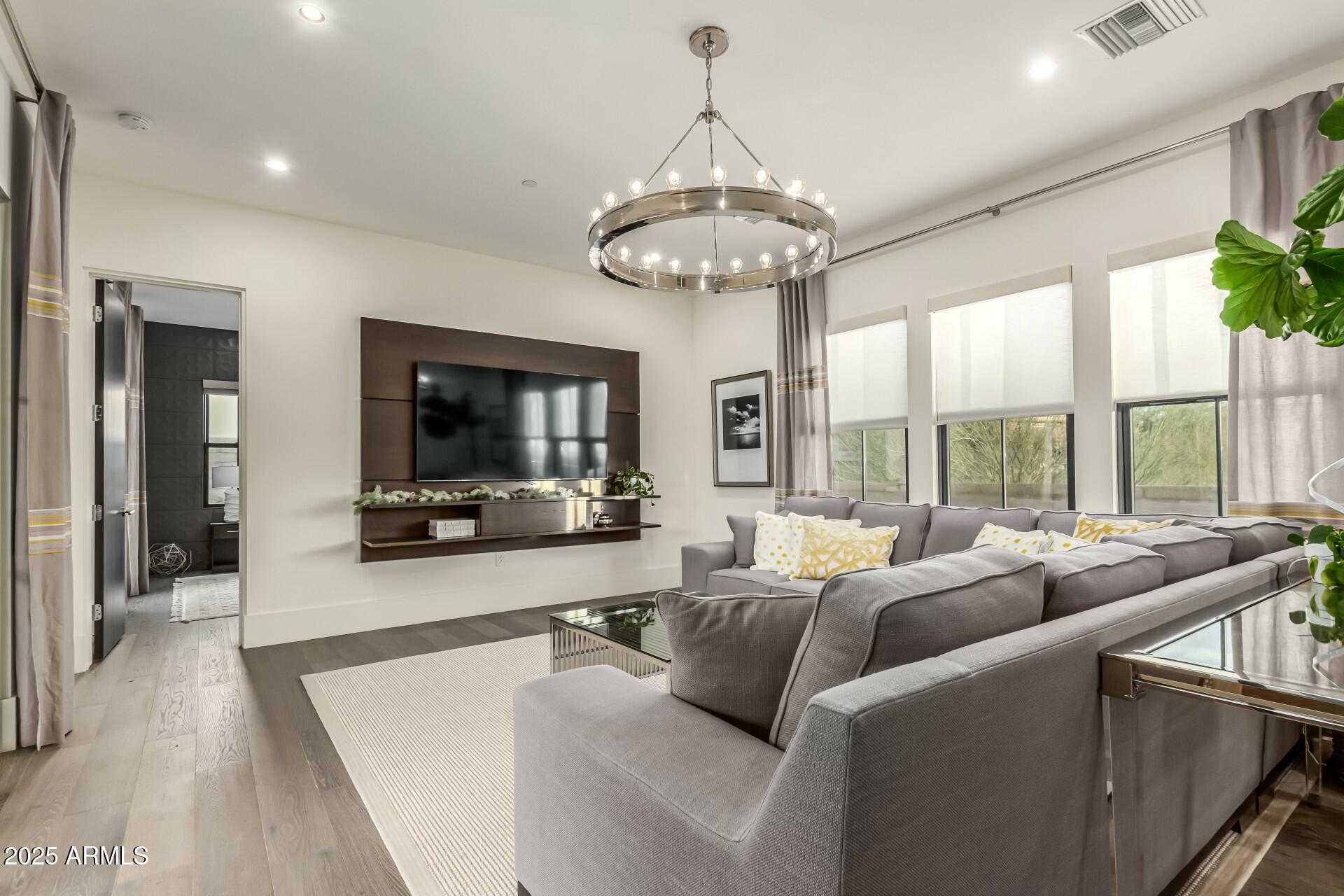 WHITE HORSE - Residential