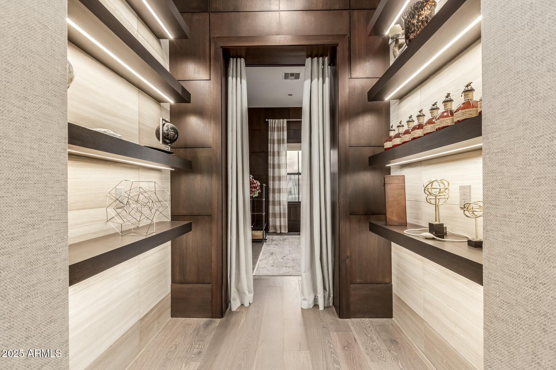 WHITE HORSE - Residential