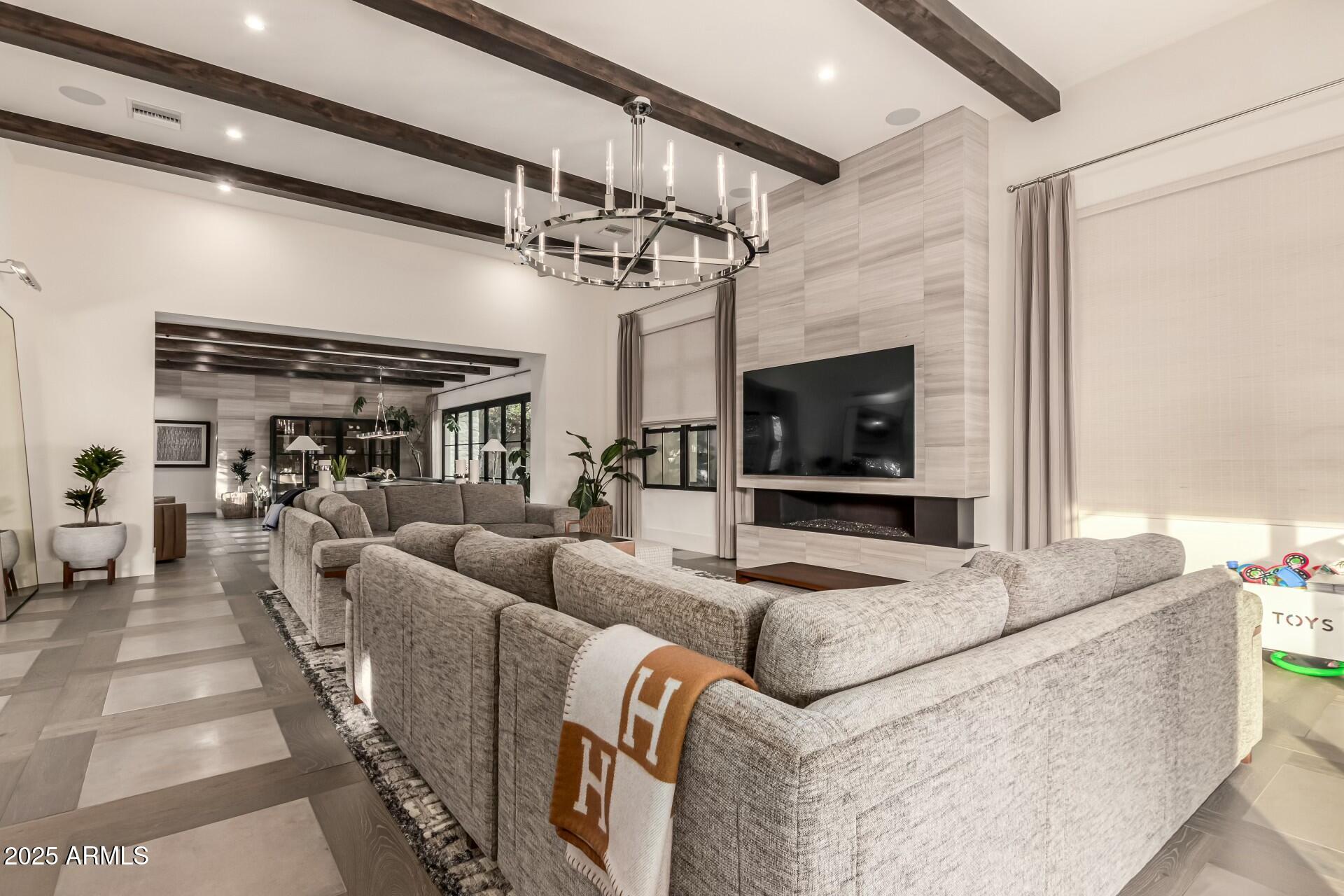WHITE HORSE - Residential