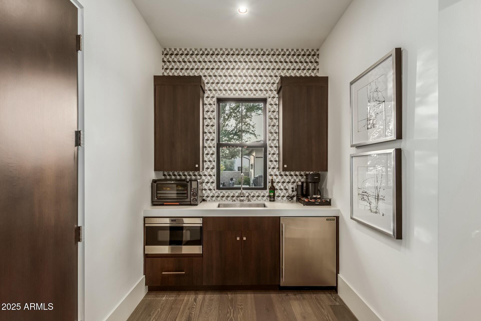 WHITE HORSE - Residential