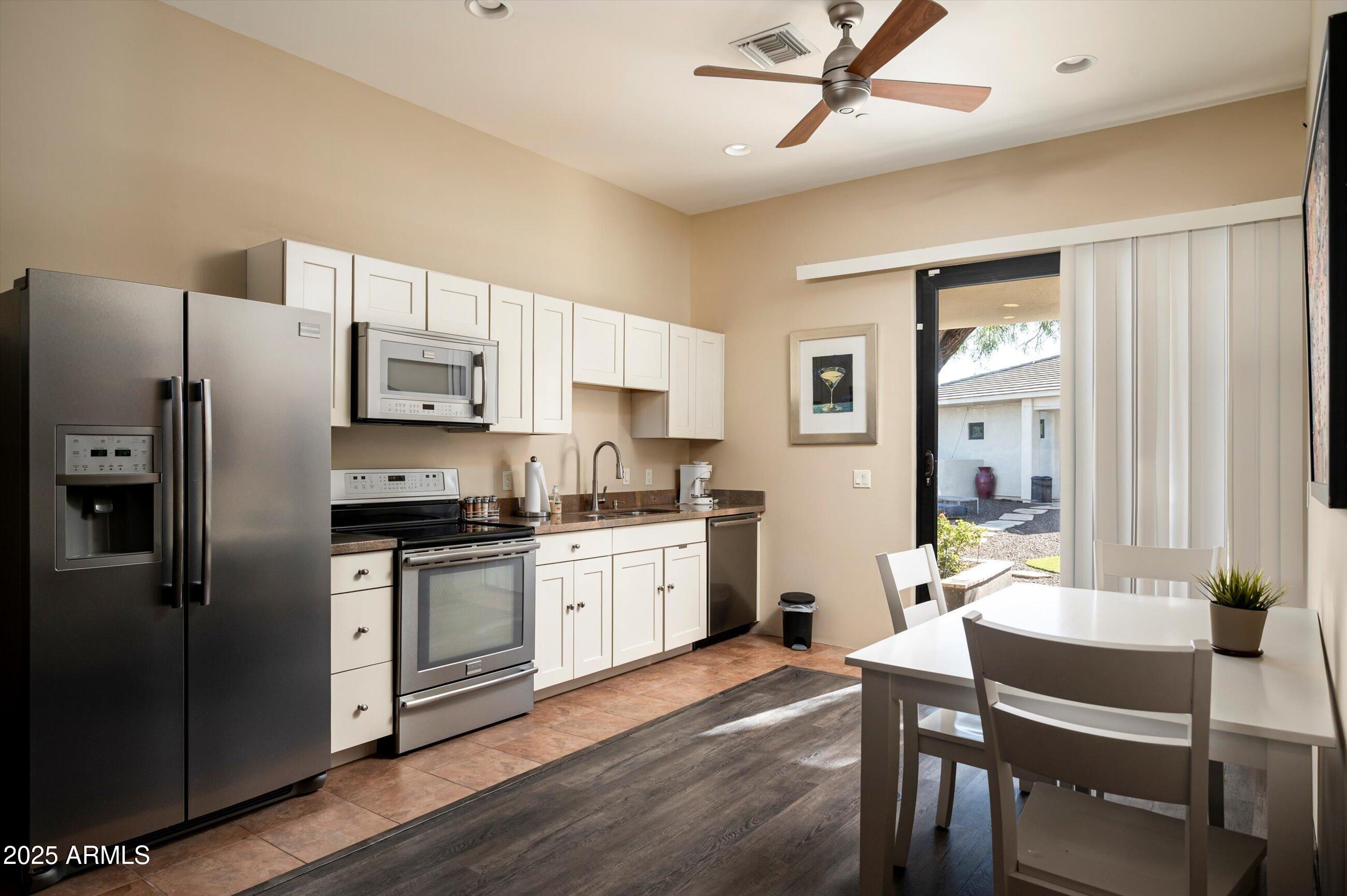 SUNDOWN RANCHOS - Residential