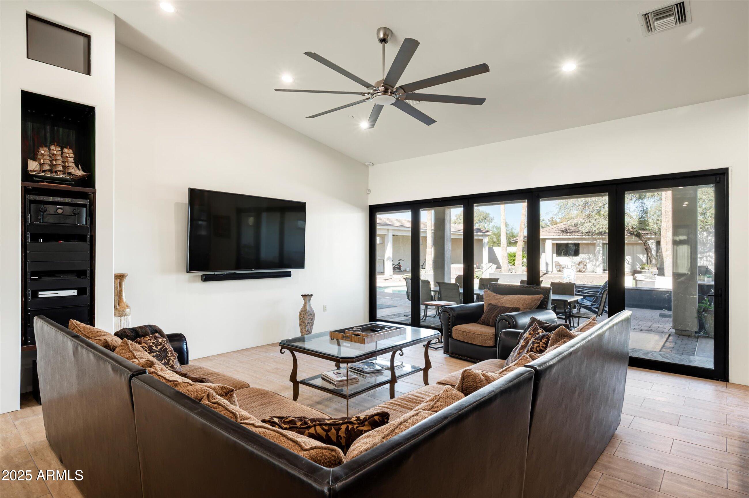 SUNDOWN RANCHOS - Residential