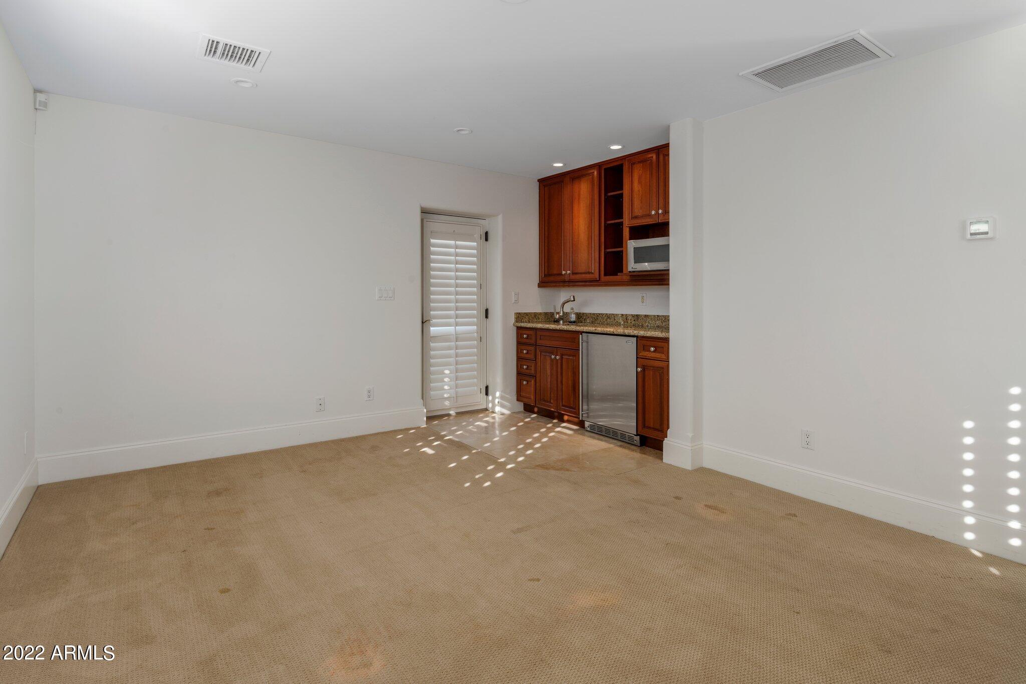 MARY MANOR - Residential