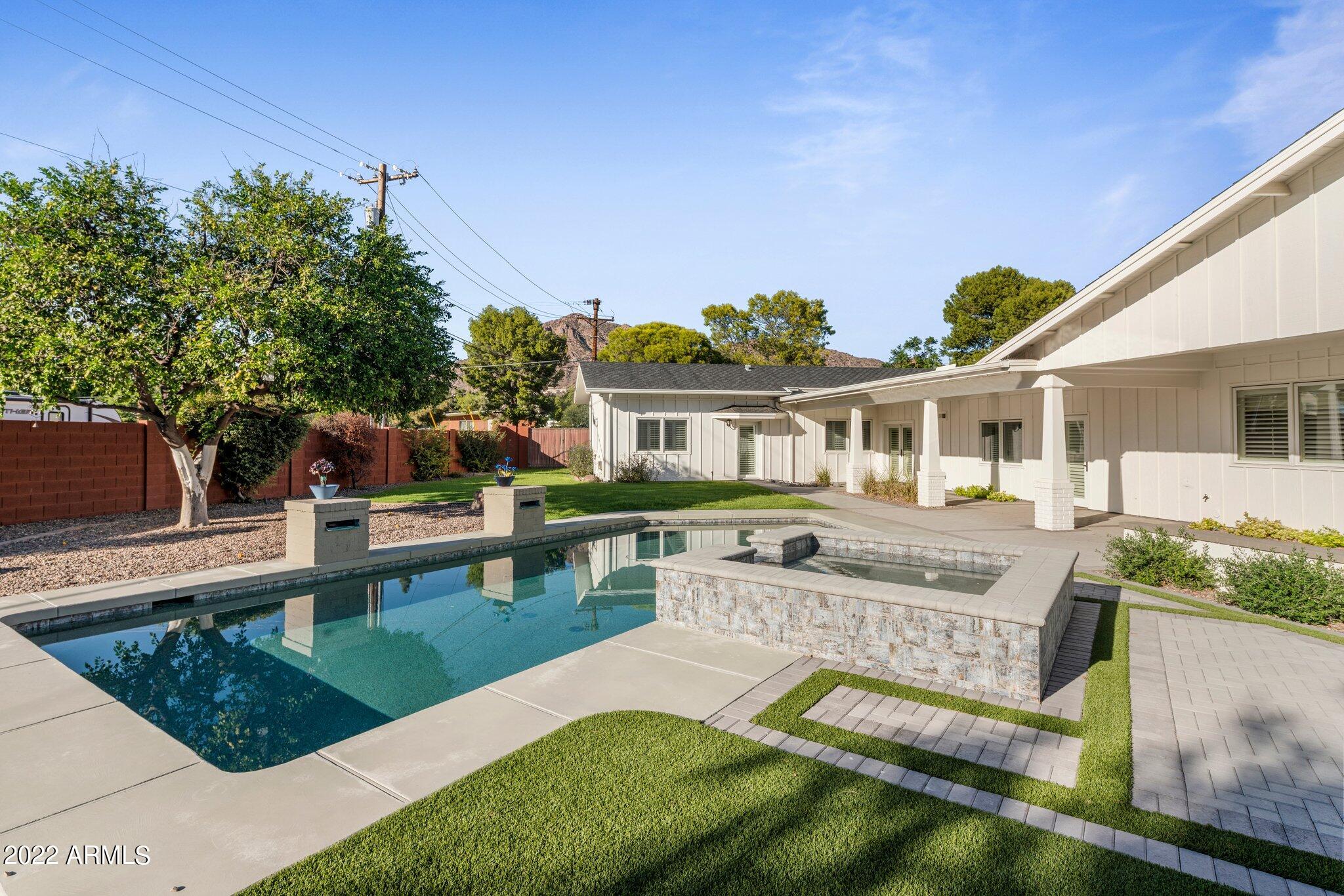 MARY MANOR - Residential