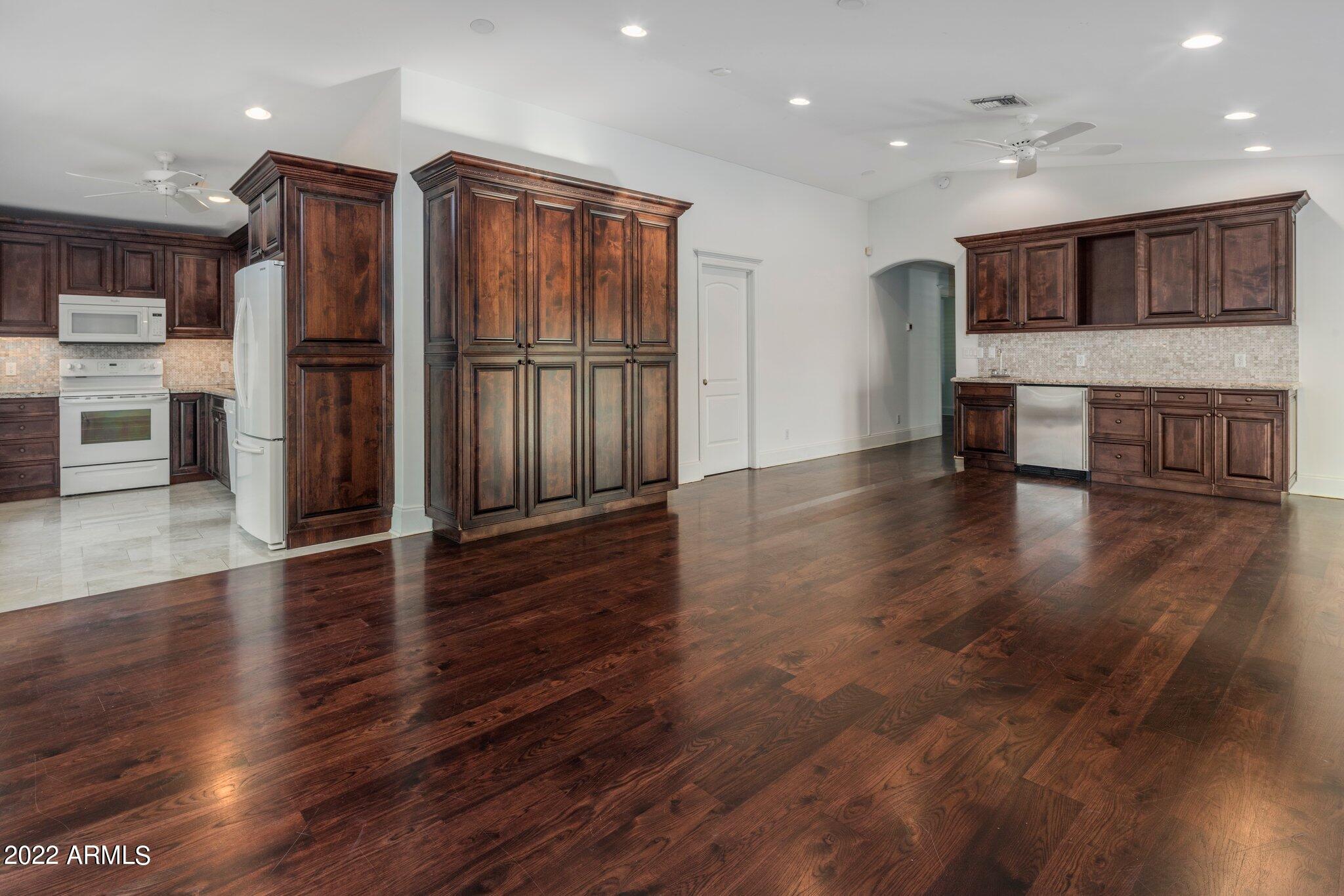MARY MANOR - Residential