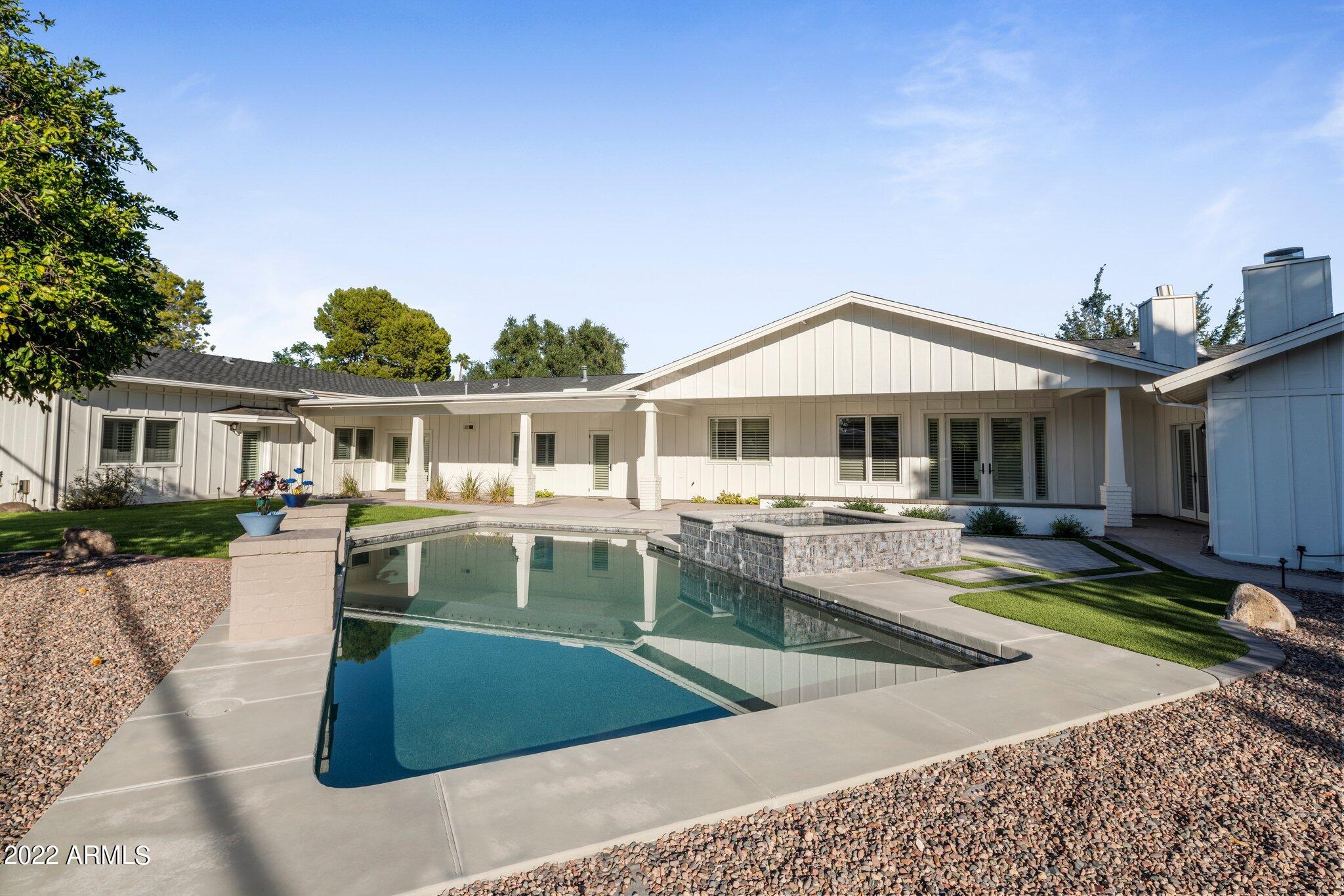 MARY MANOR - Residential