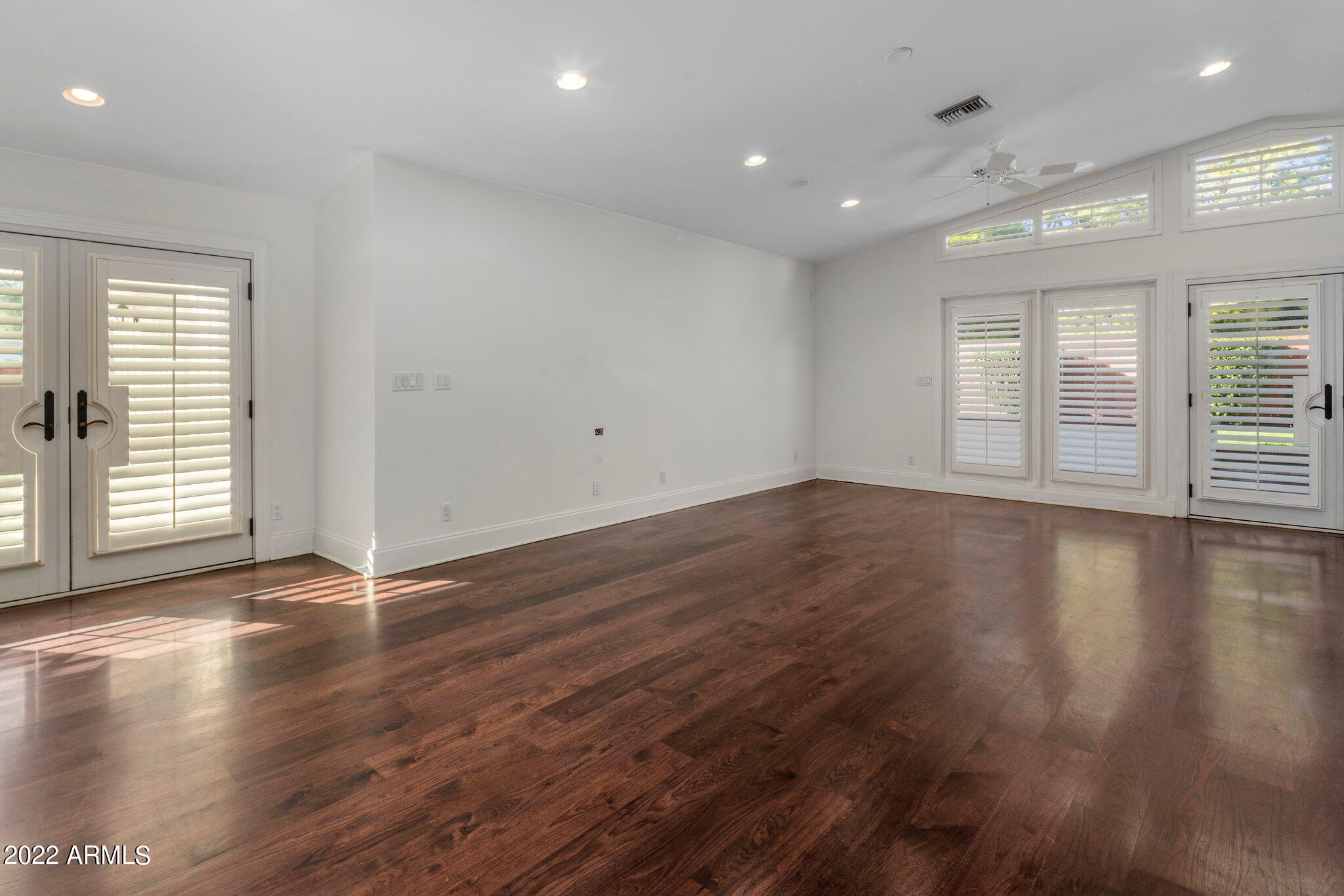 MARY MANOR - Residential