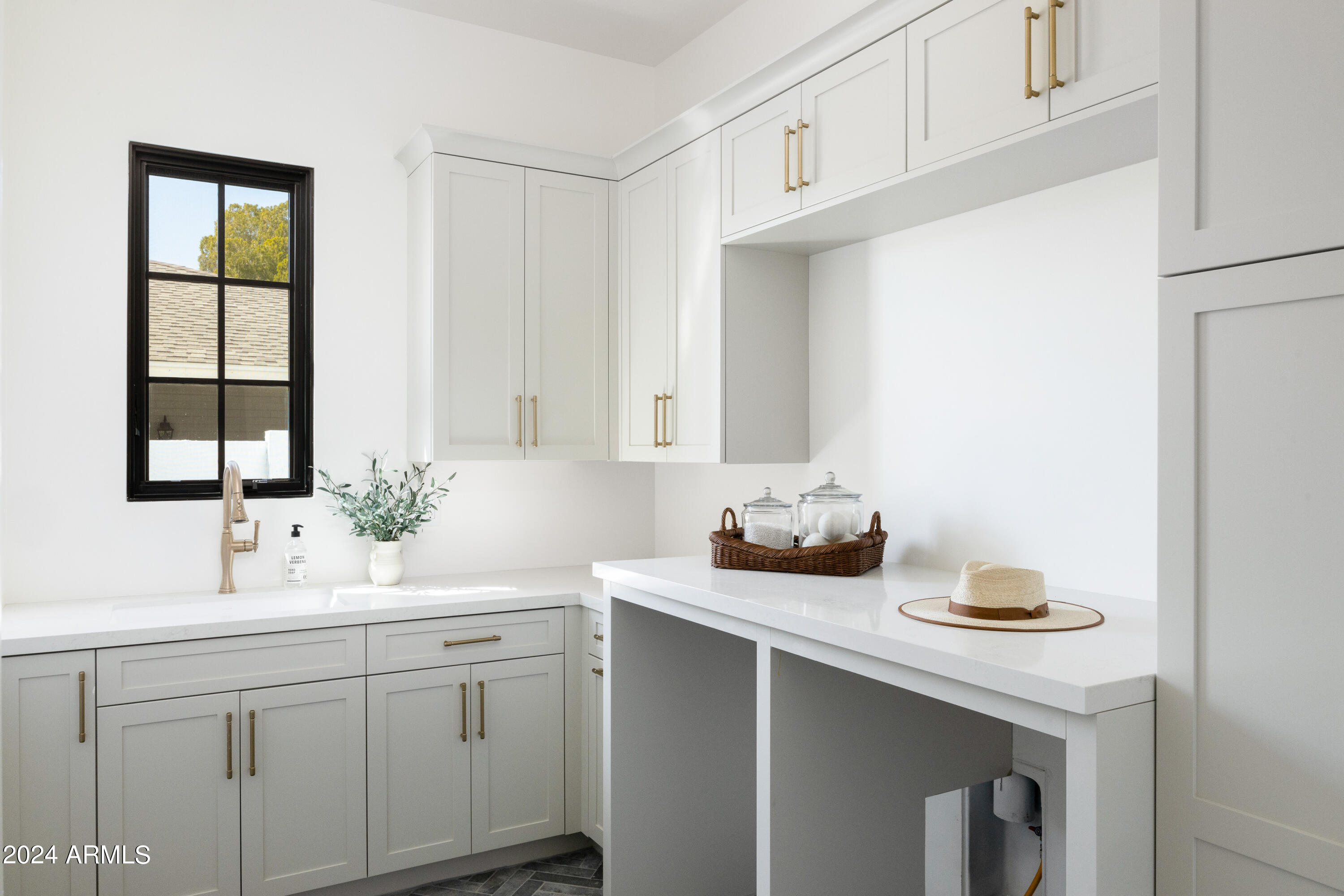 KENWOOD ESTATES - Residential