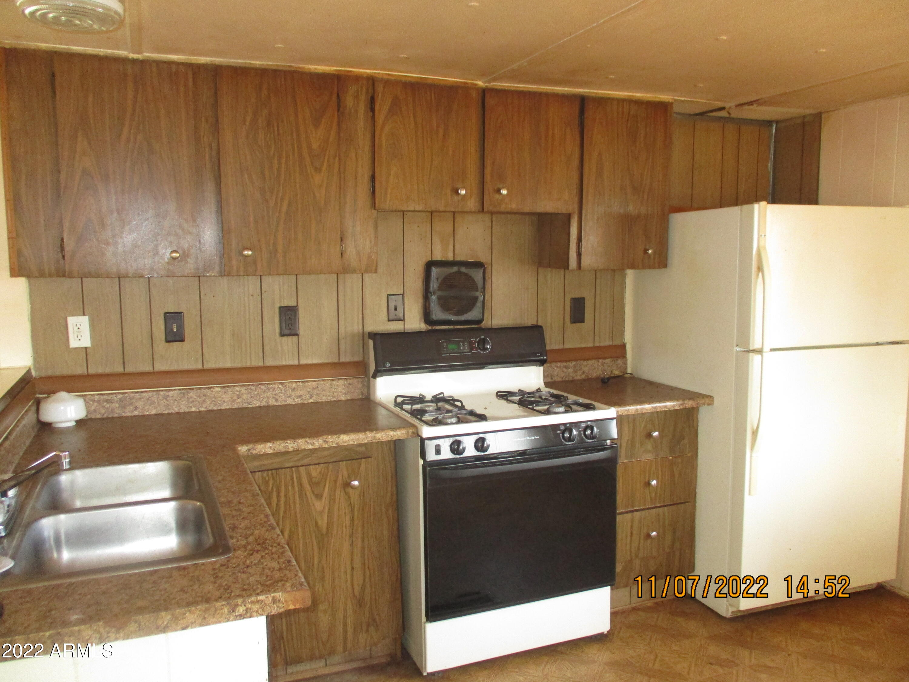 GOLDEN MEADOWS - Residential