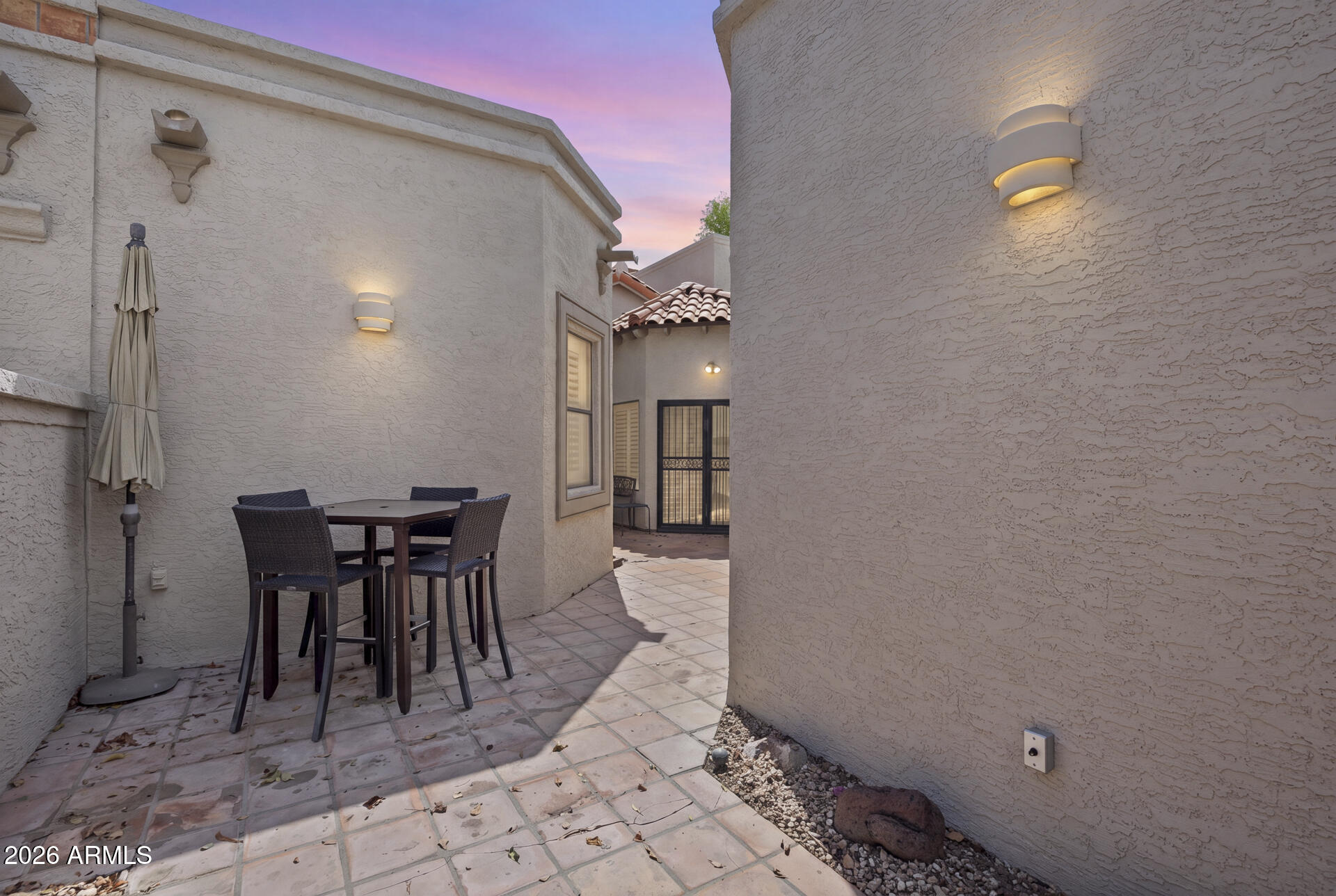 LAS PALOMAS - Residential Lease