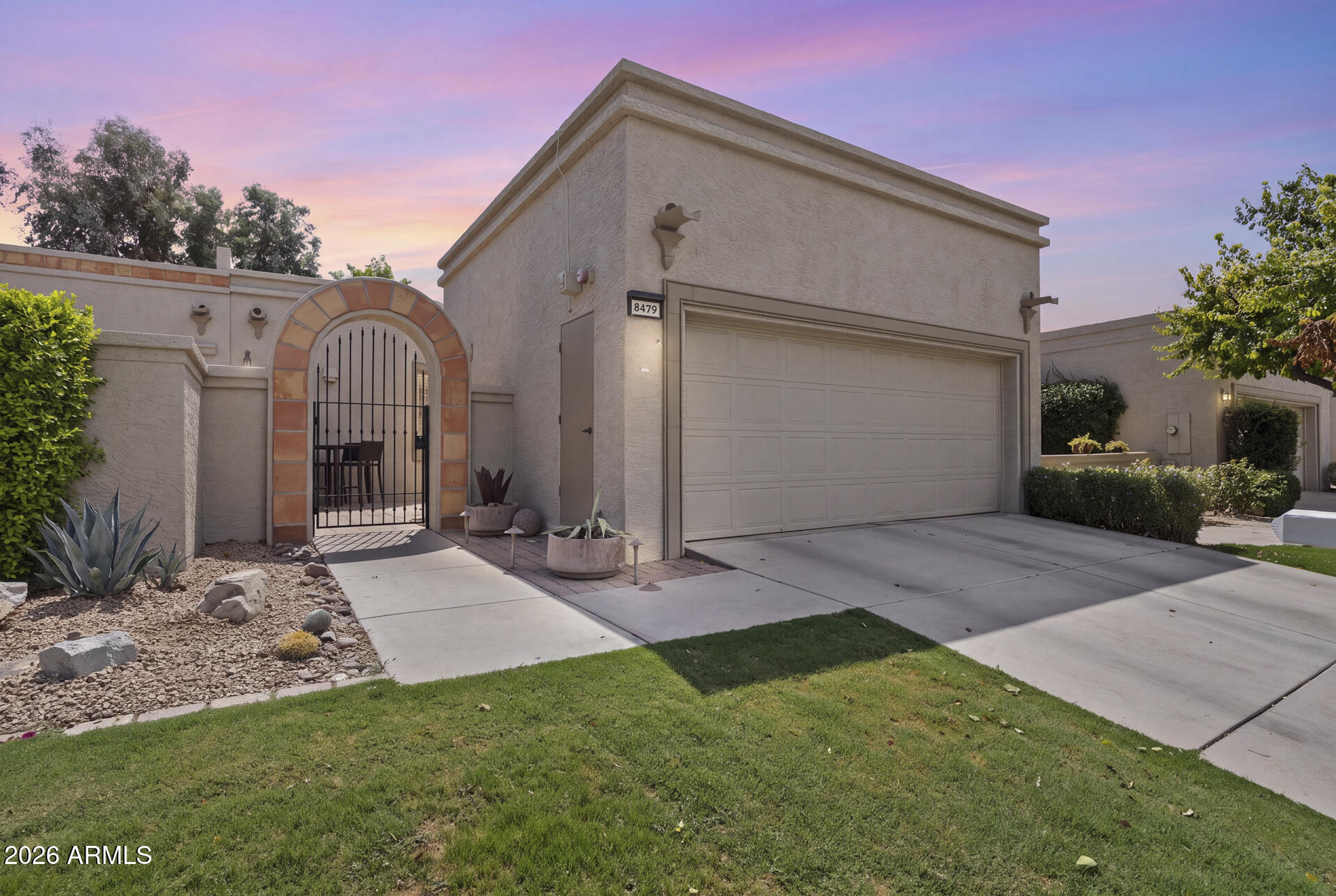 LAS PALOMAS - Residential Lease