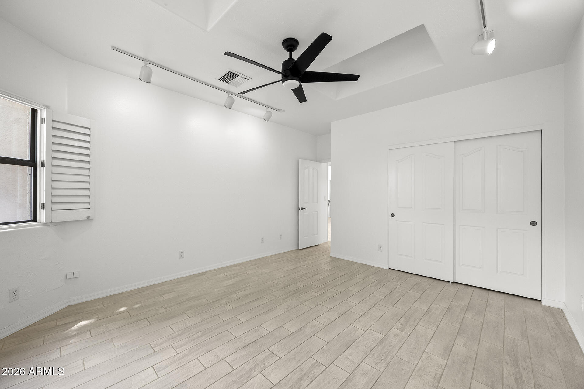 LAS PALOMAS - Residential Lease