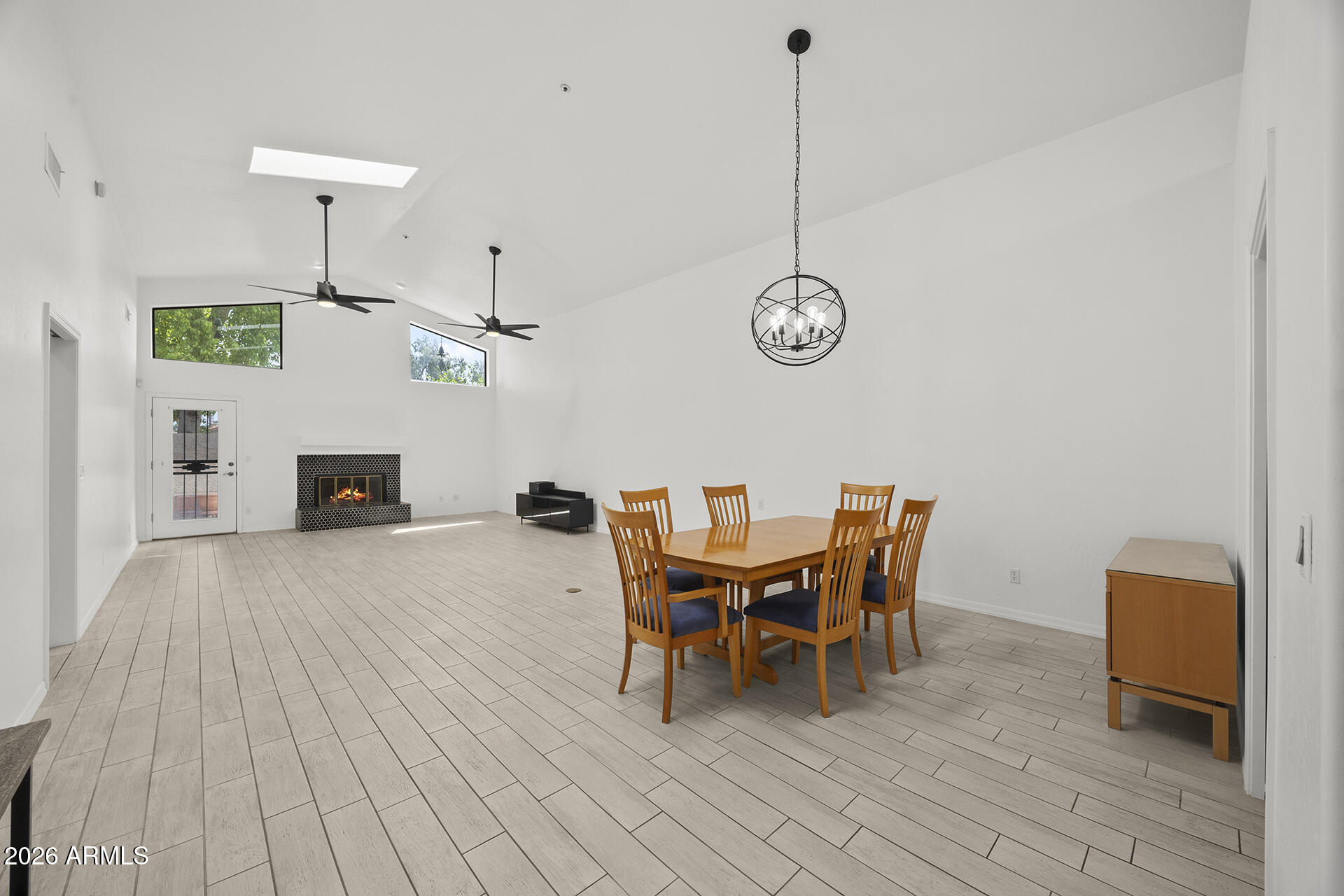 LAS PALOMAS - Residential Lease