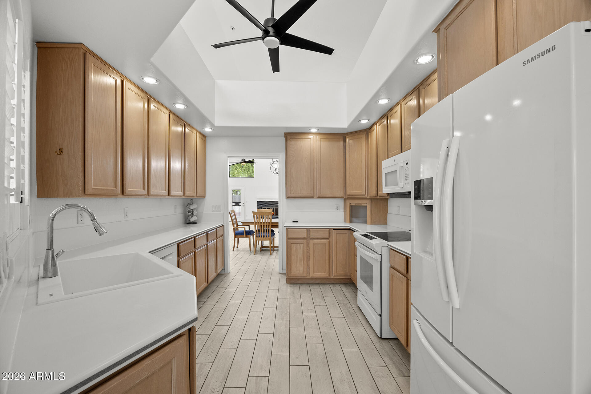 LAS PALOMAS - Residential Lease