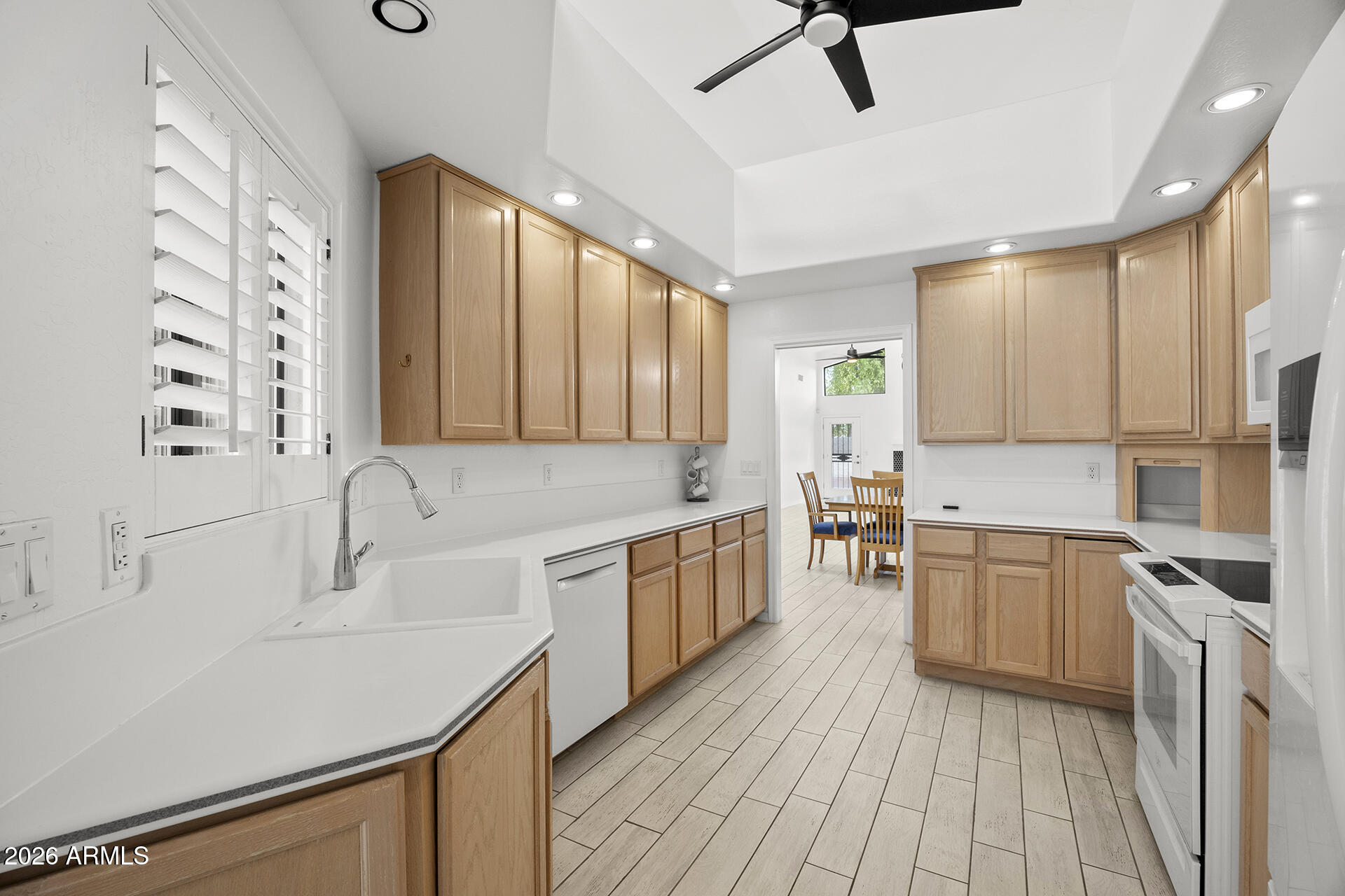 LAS PALOMAS - Residential Lease